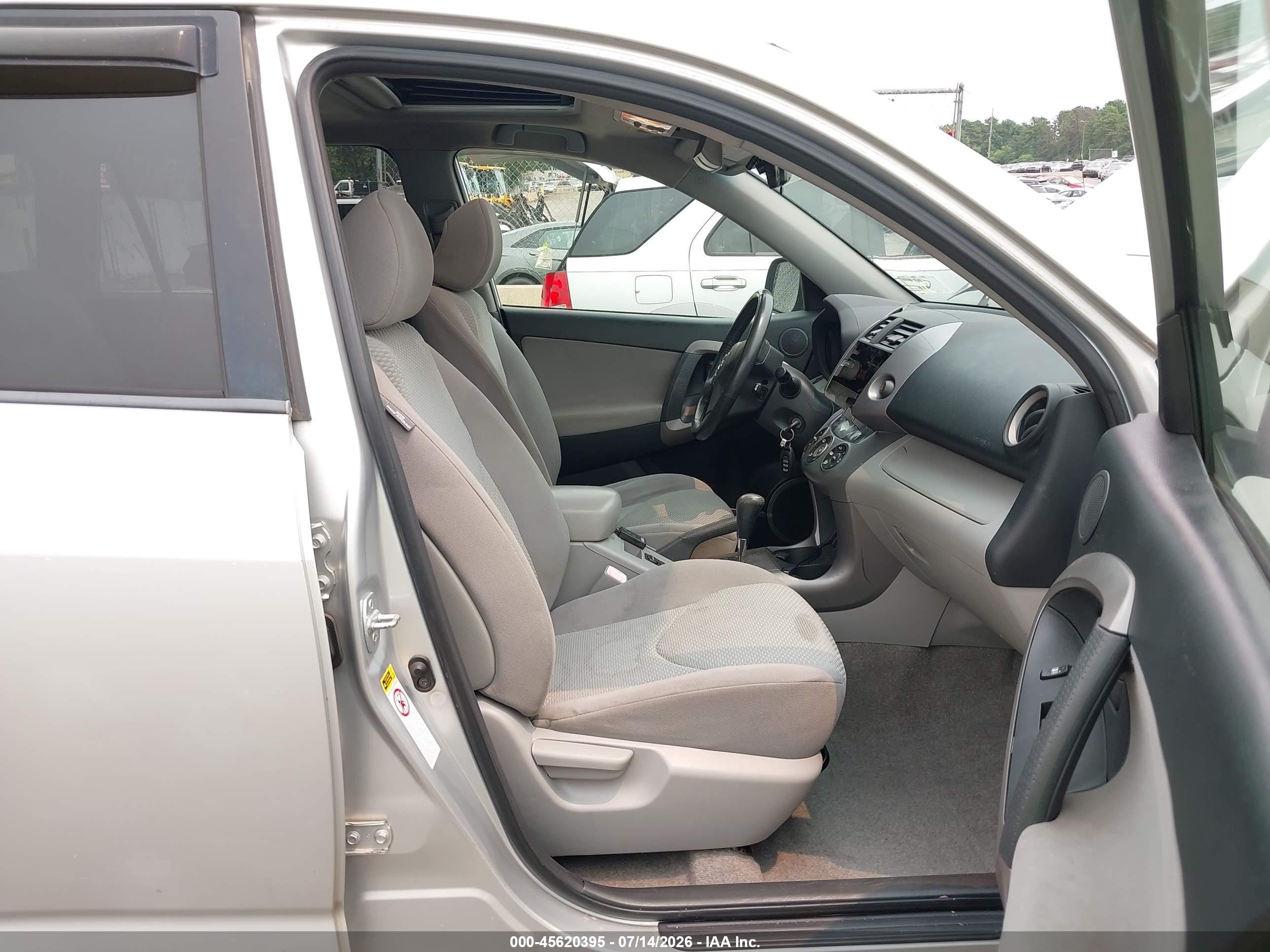 2007 Toyota Rav4 Limited Silver vin: JTMBD31VX76028467