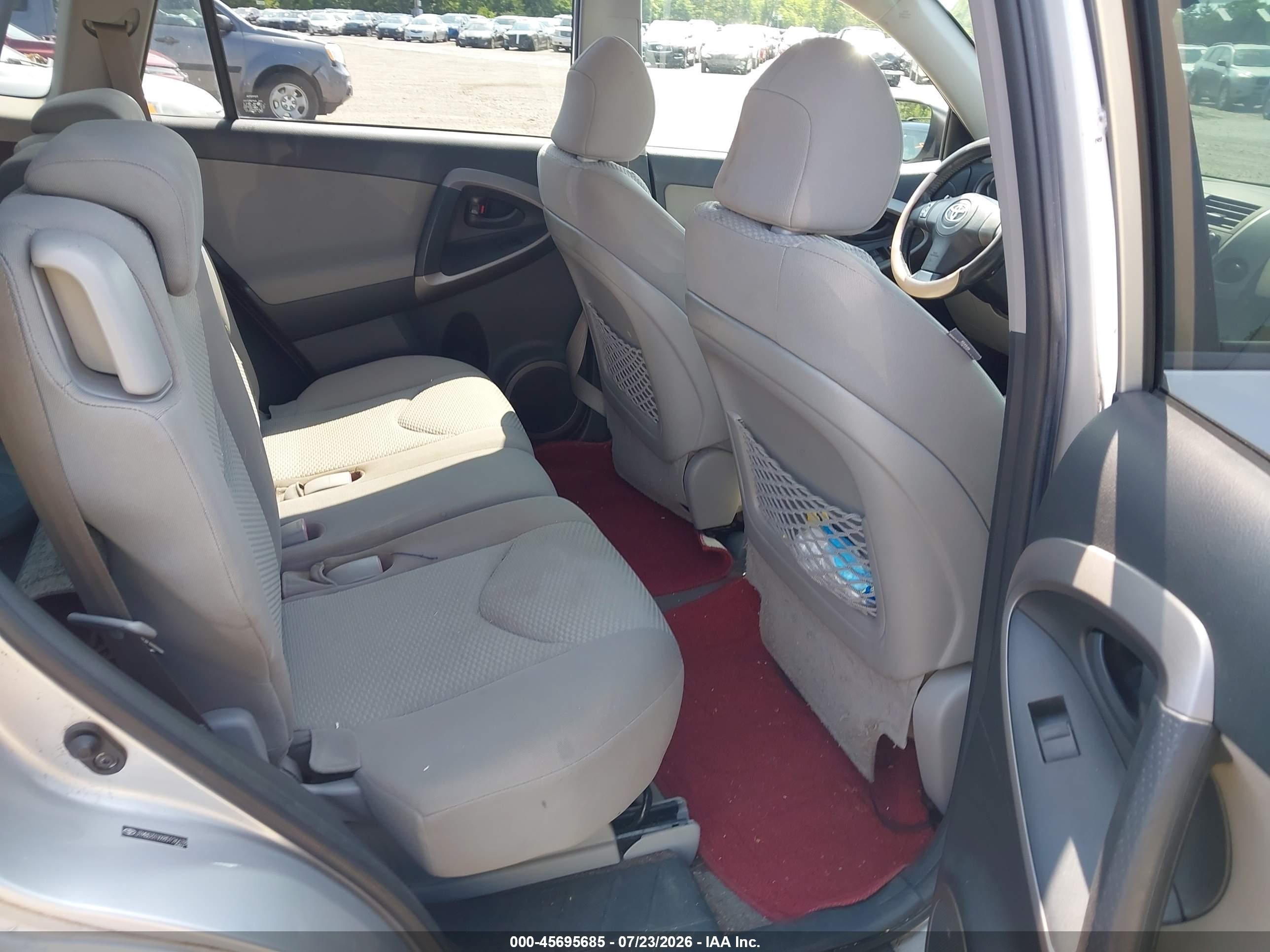 2008 Toyota Rav4 Limited Silver vin: JTMBD31VX85126678