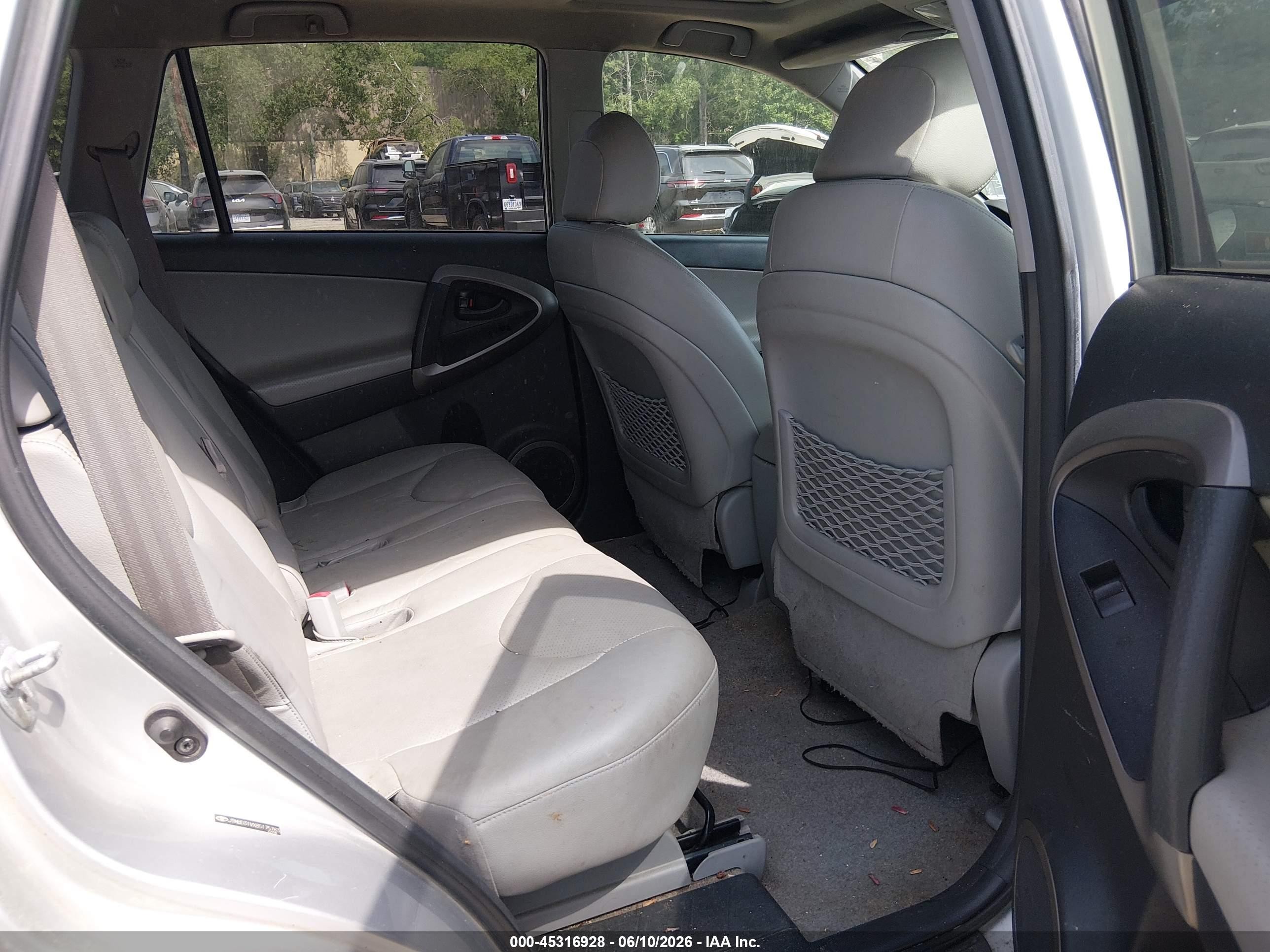 2008 Toyota Rav4 Limited Silver vin: JTMBD31VX85175783