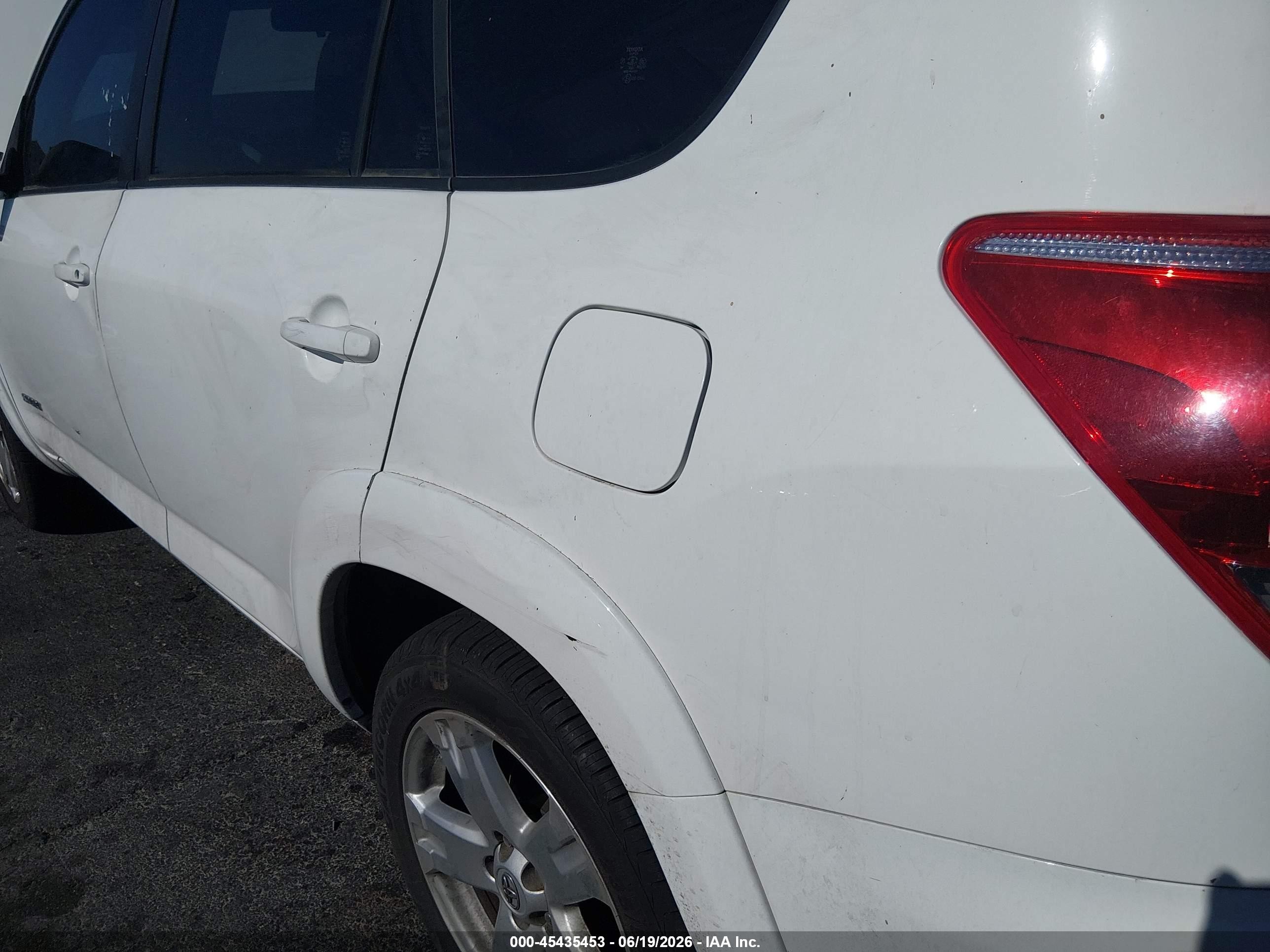 2006 Toyota Rav4 Sport White vin: JTMBD32V065005900