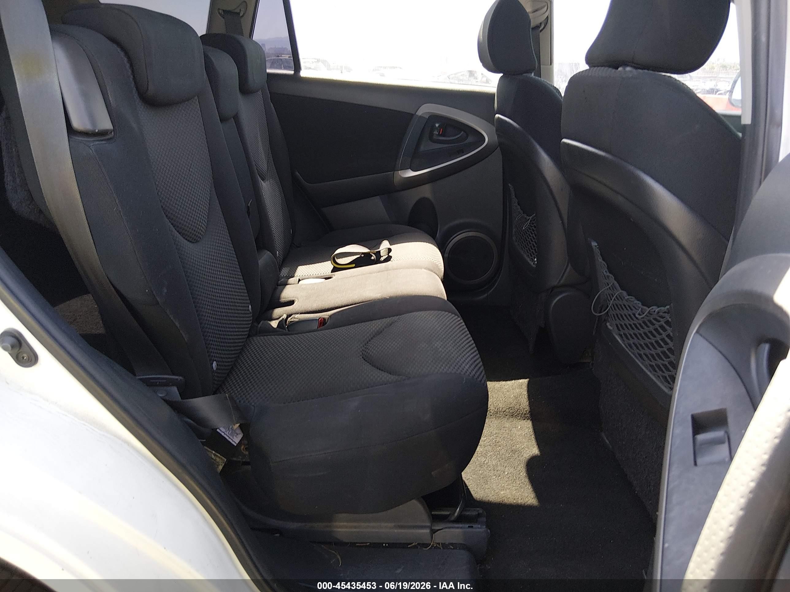 2006 Toyota Rav4 Sport White vin: JTMBD32V065005900