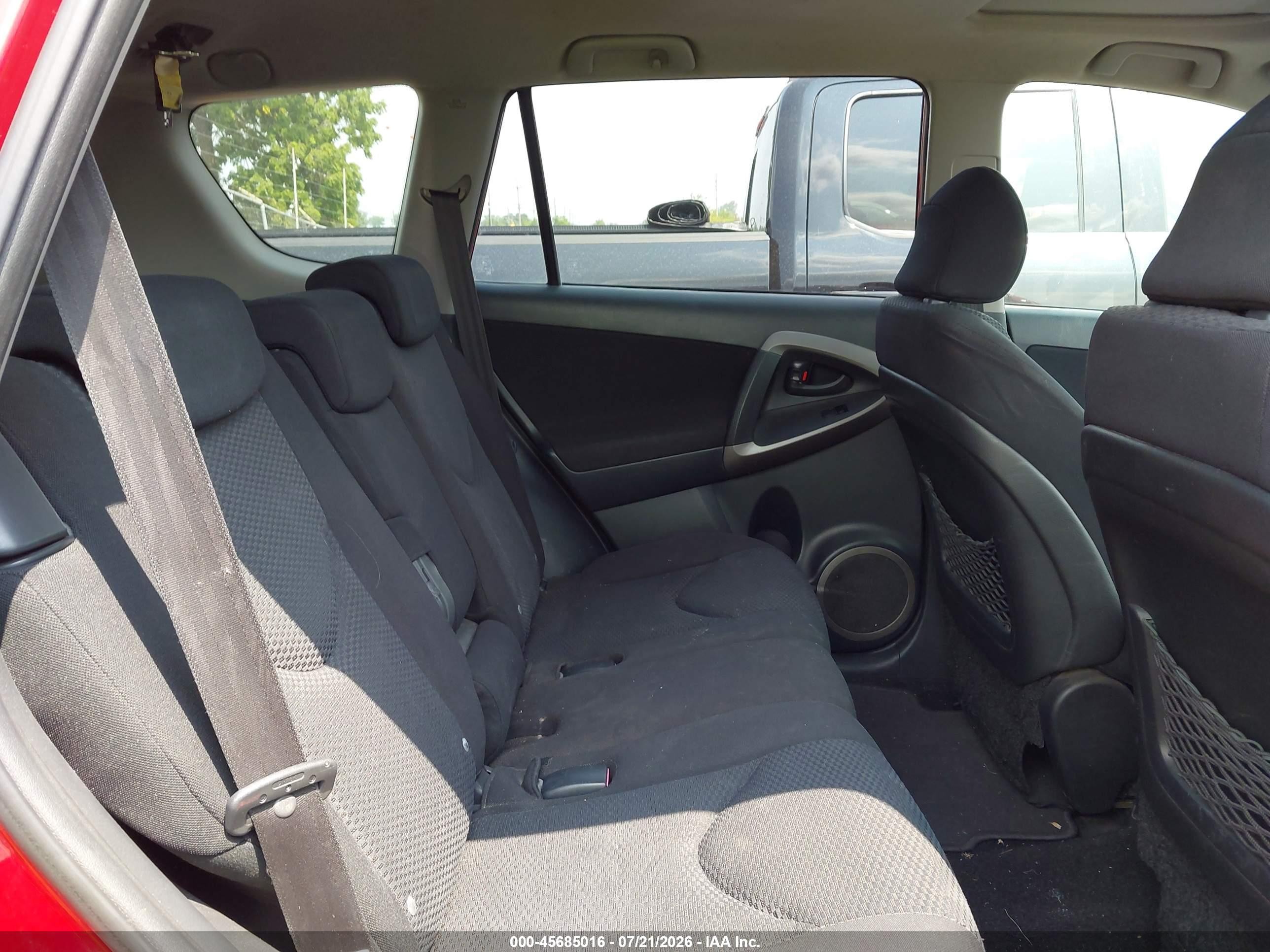 2006 Toyota Rav4 Sport Red vin: JTMBD32V265008636