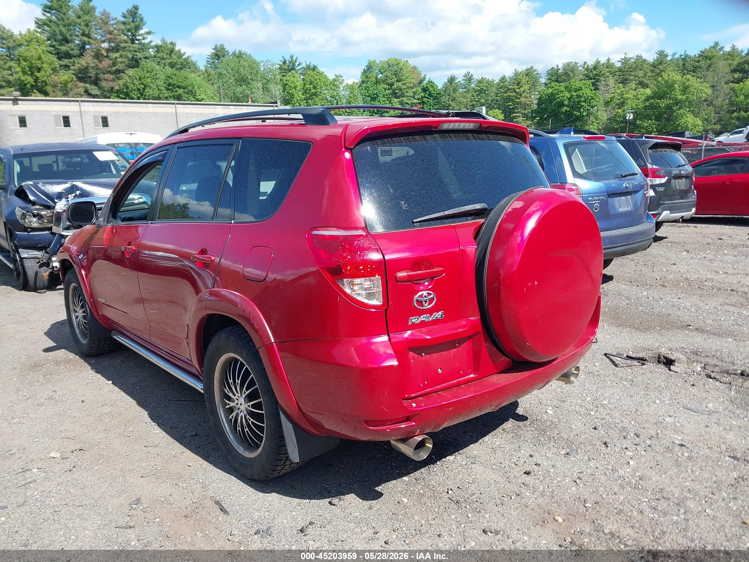 2007 Toyota Rav4 Sport Red vin: JTMBD32V376032584