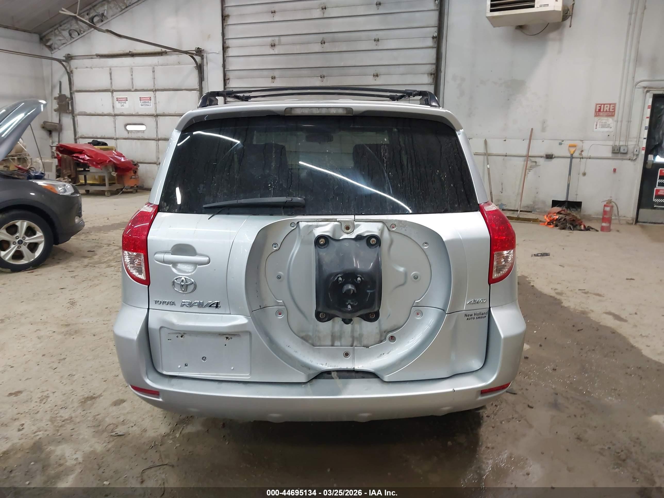 2008 Toyota Rav4 Sport Silver vin: JTMBD32V386076411