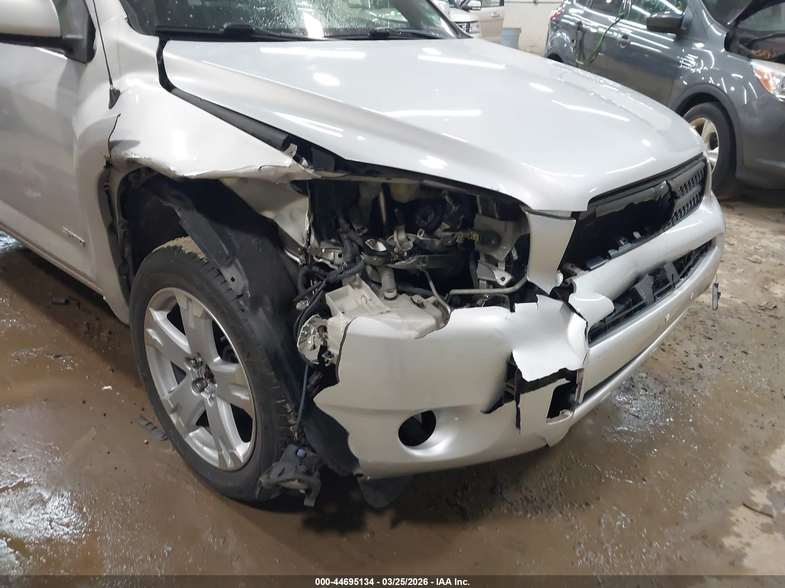 2008 Toyota Rav4 Sport Silver vin: JTMBD32V386076411