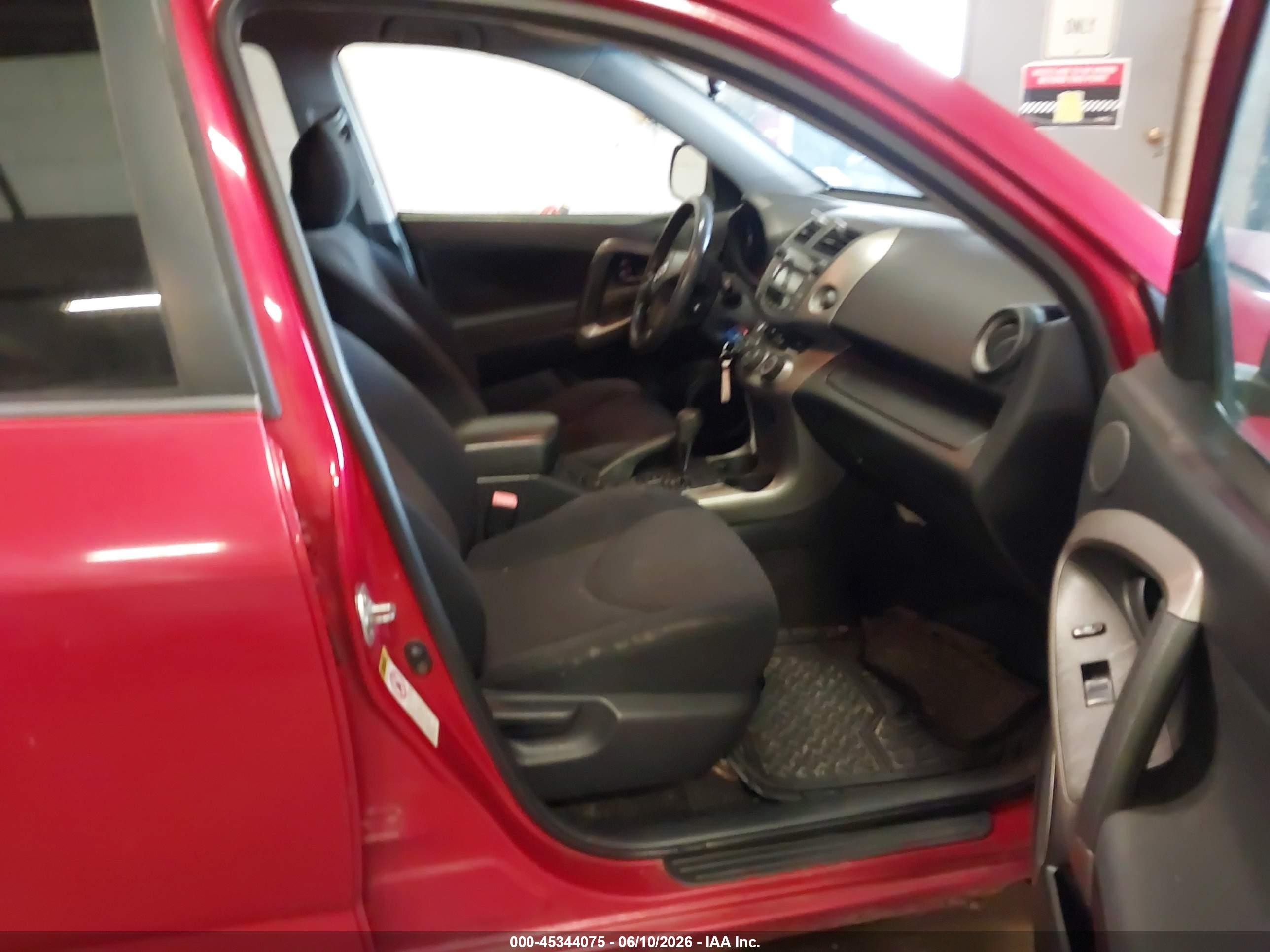 2007 Toyota Rav4 Sport Red vin: JTMBD32V475065227