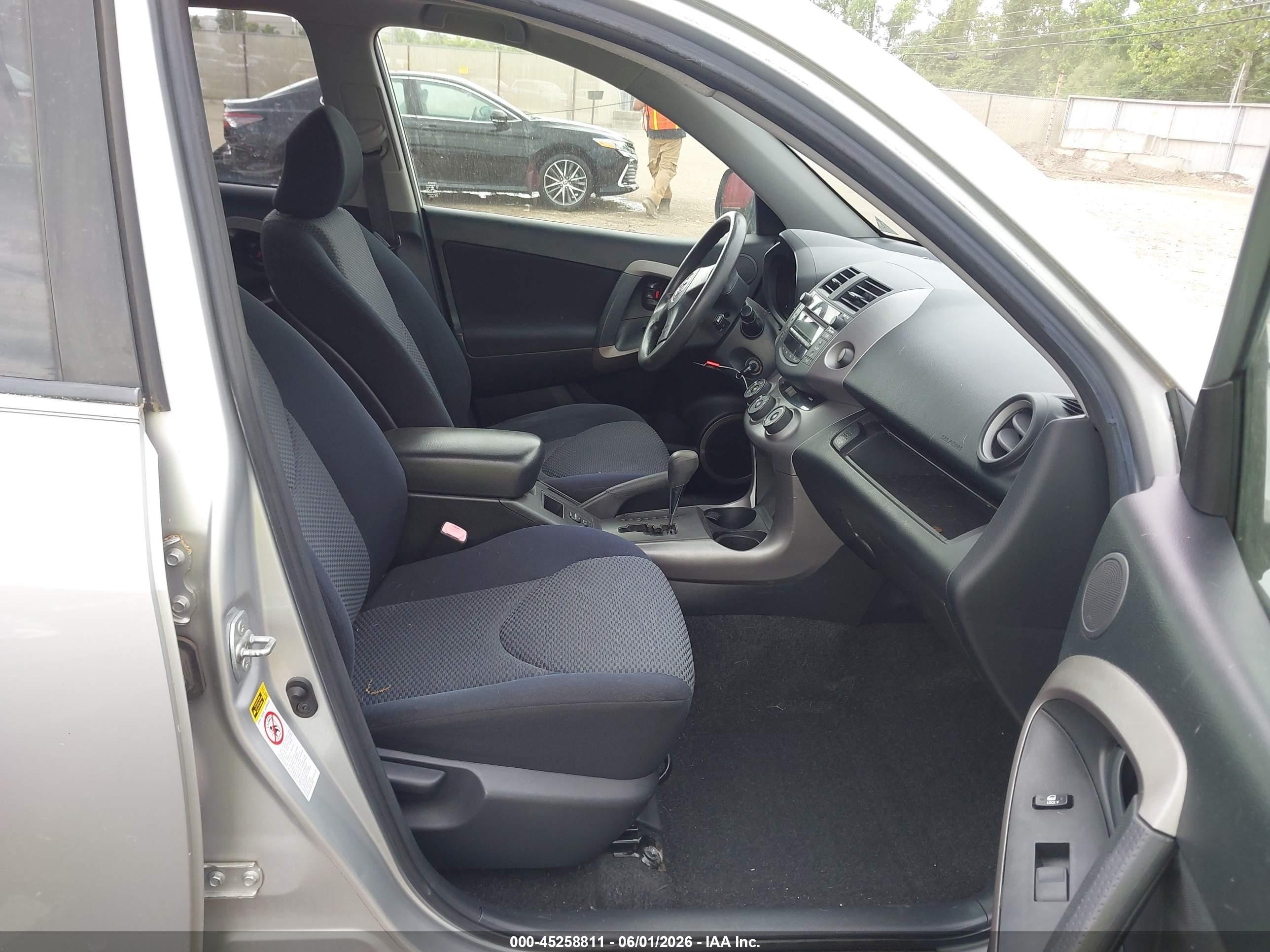 2007 Toyota Rav4 Sport Silver vin: JTMBD32V576040198