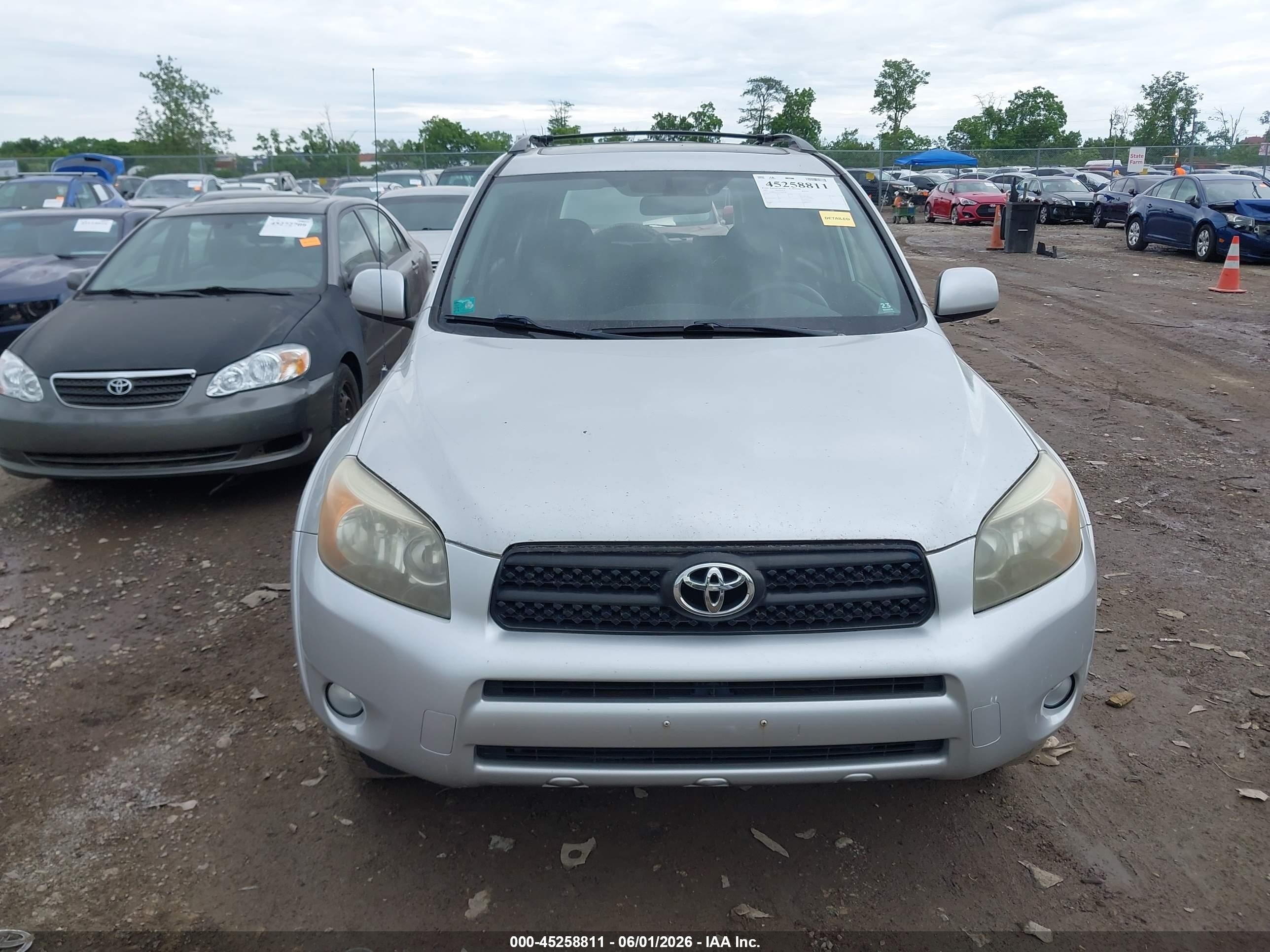2007 Toyota Rav4 Sport Silver vin: JTMBD32V576040198