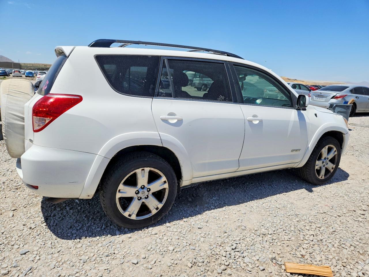 2007 Toyota Rav4 Sport White vin: JTMBD32V875068356