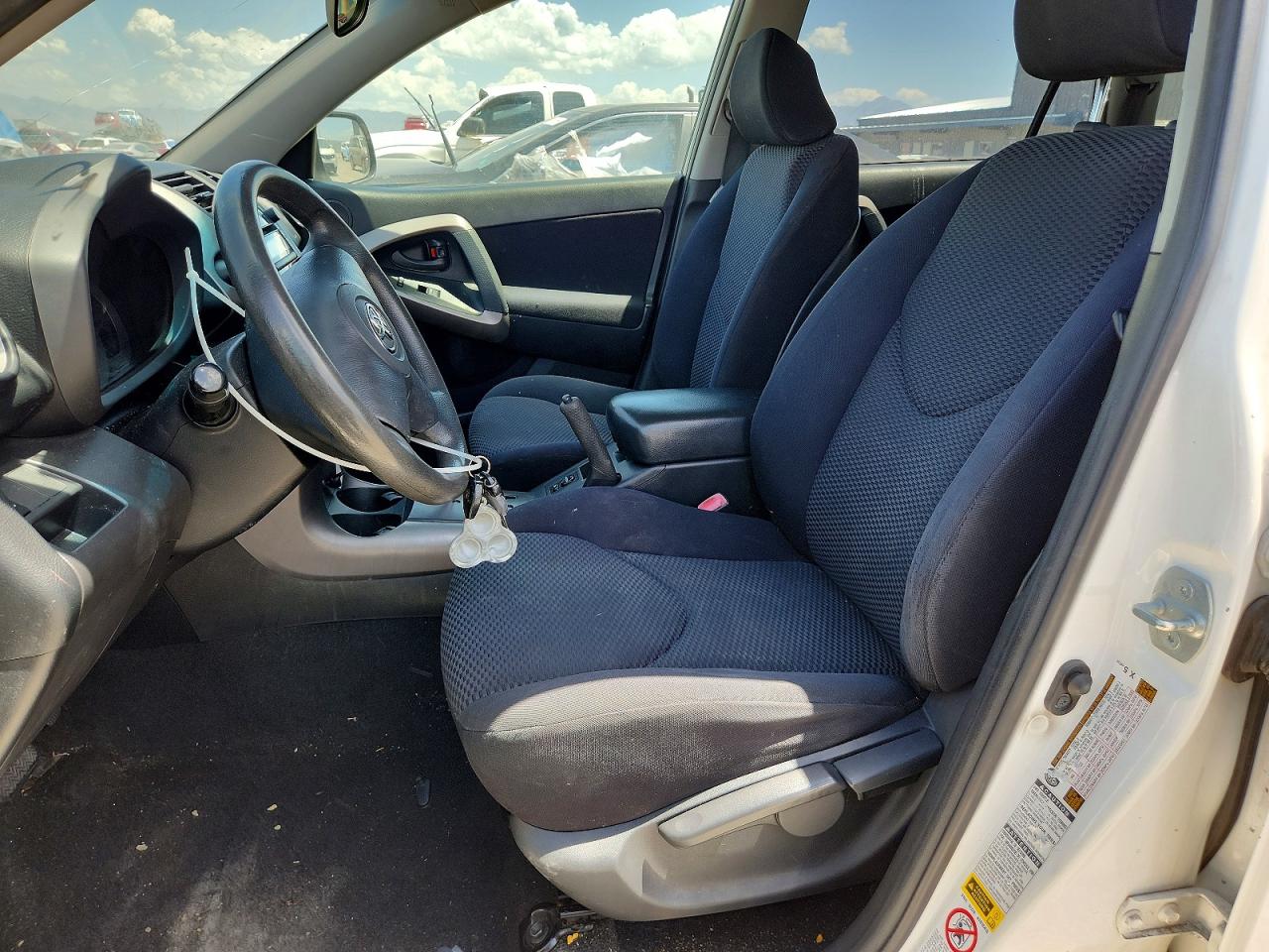 2007 Toyota Rav4 Sport White vin: JTMBD32V875068356