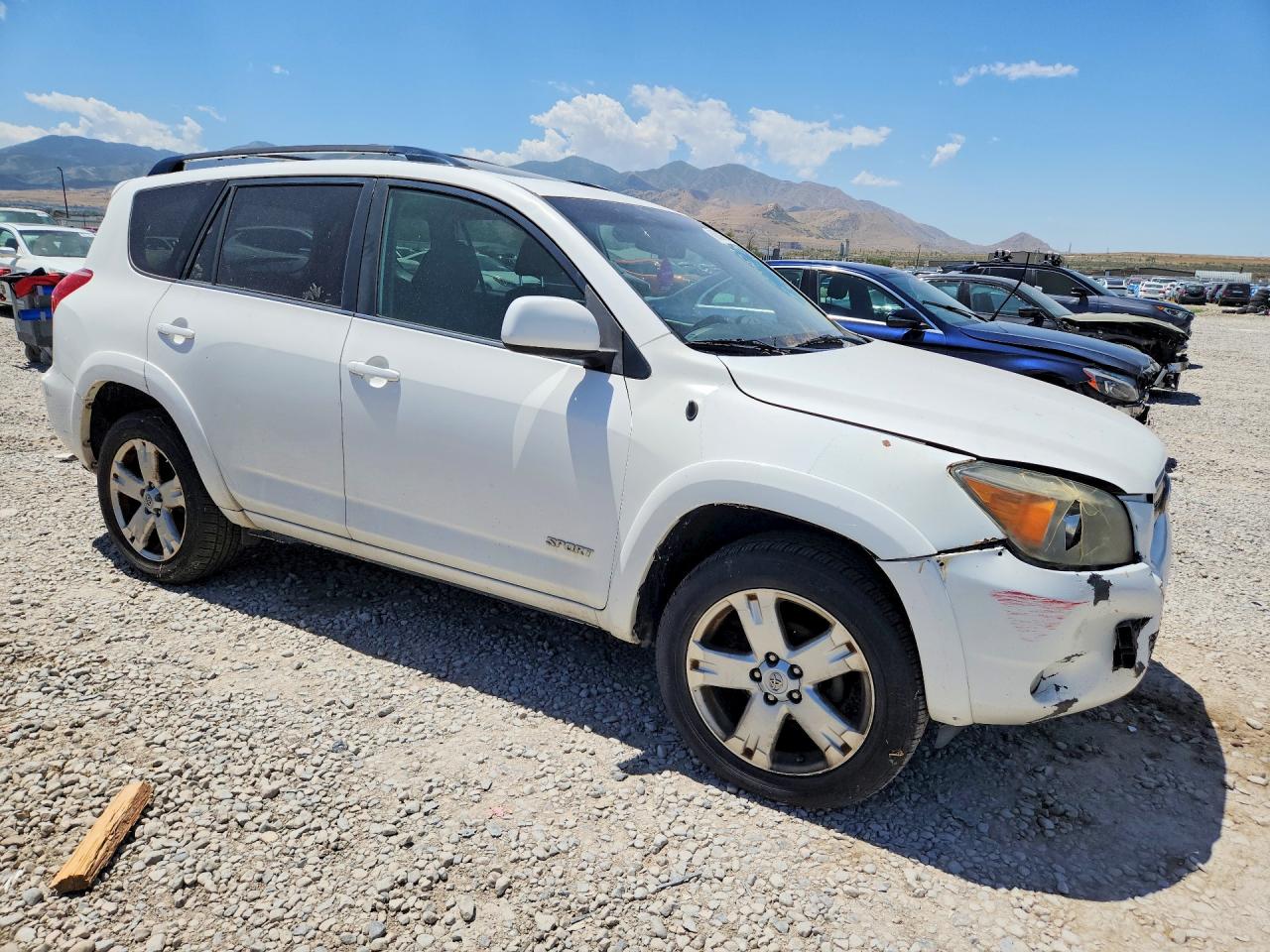 2007 Toyota Rav4 Sport White vin: JTMBD32V875068356