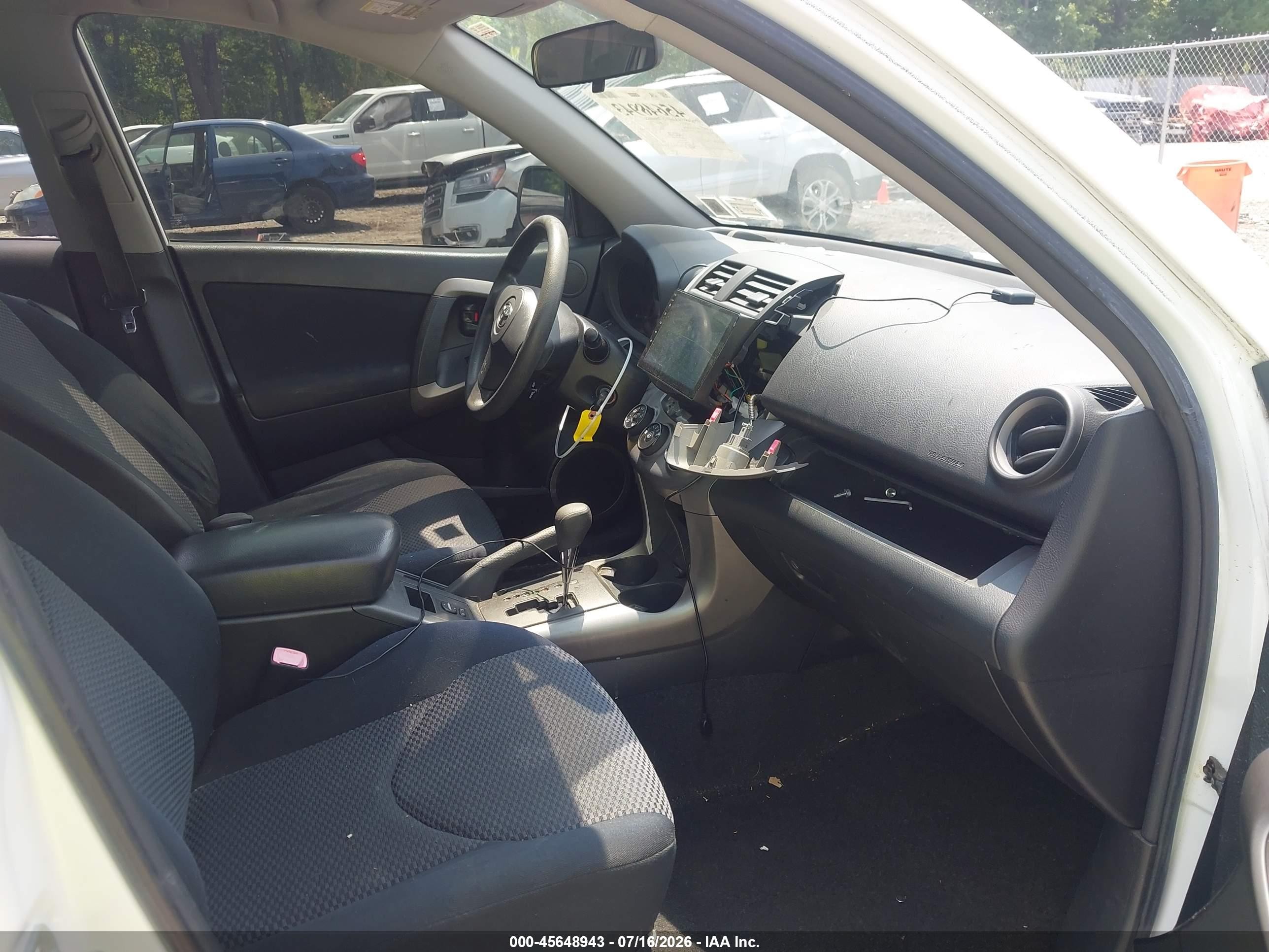 2006 Toyota Rav4 Sport White vin: JTMBD32VX66008703