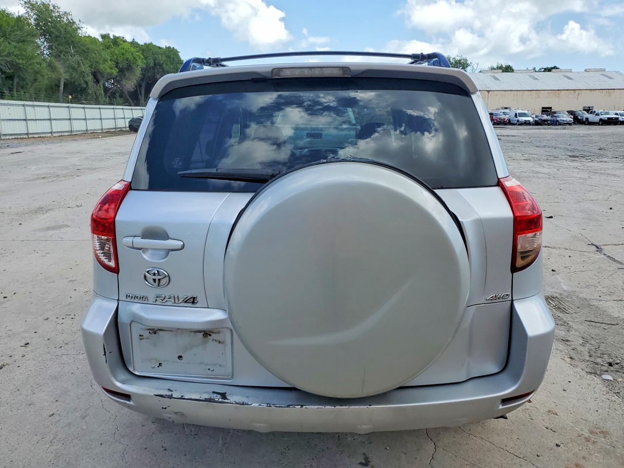 2008 Toyota Rav4 Sport Silver vin: JTMBD32VX85209932
