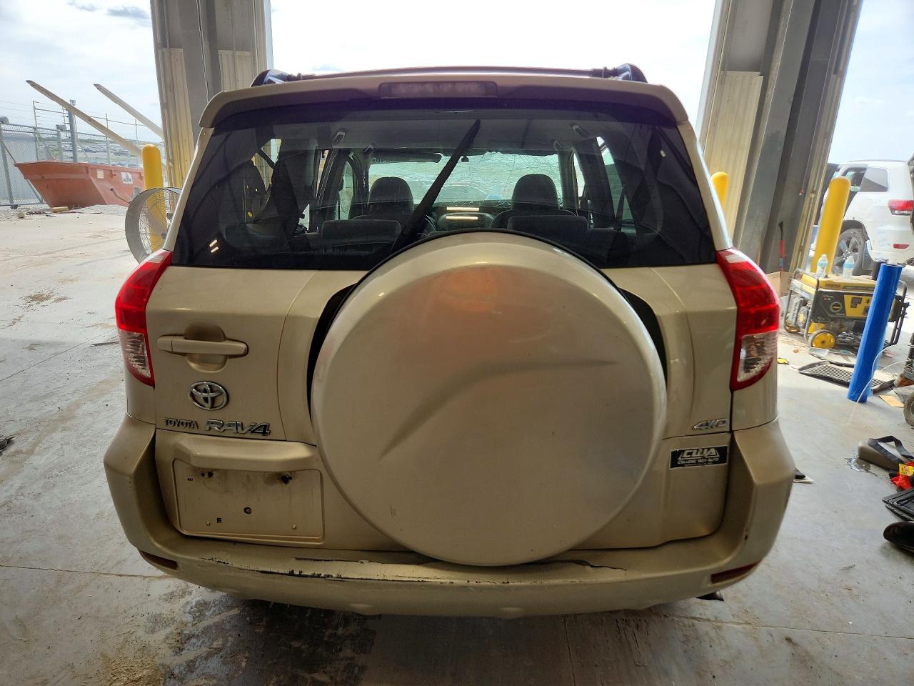 2006 Toyota Rav4 Base Желто-коричневый vin: JTMBD33V065014899