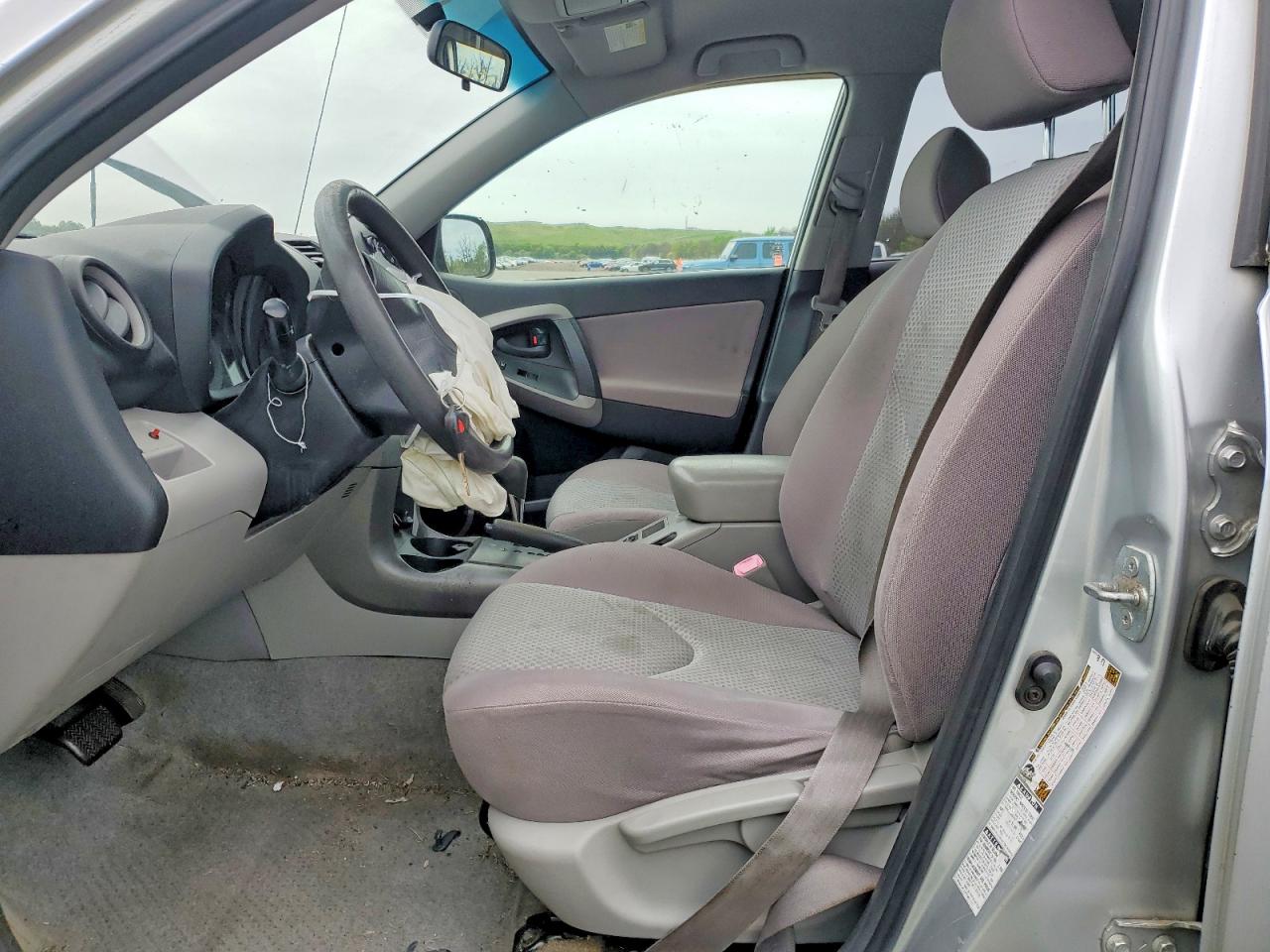 2006 Toyota Rav4 Base Silver vin: JTMBD33V065020637