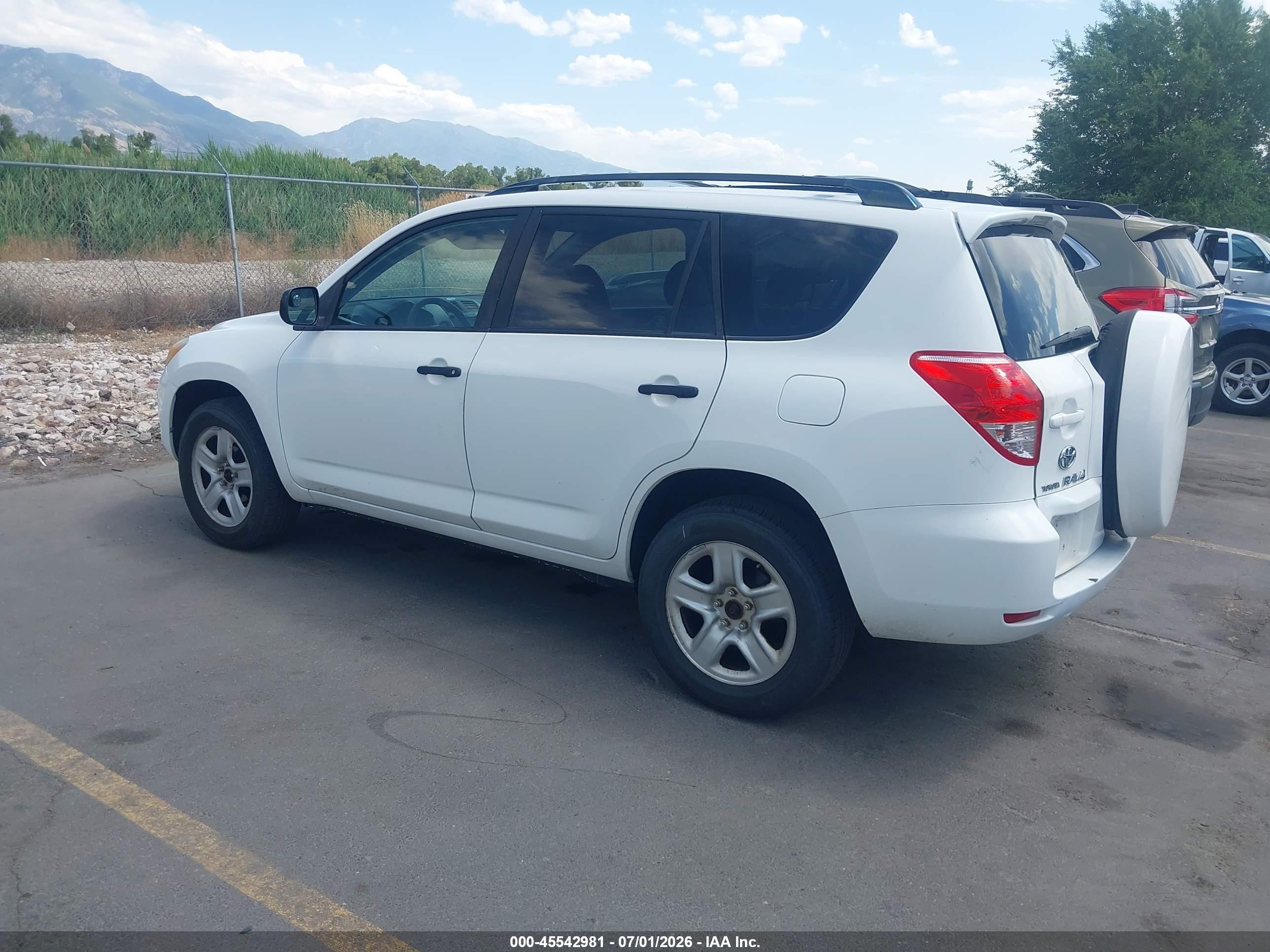 2006 Toyota Rav4   White vin: JTMBD33V065025966