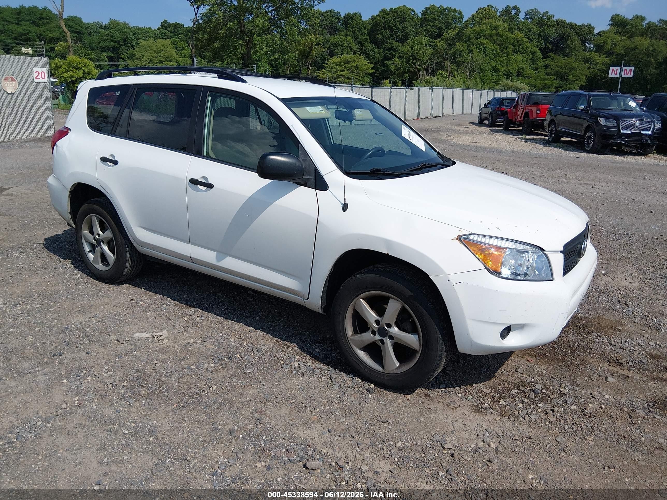 2006 Toyota Rav4   White vin: JTMBD33V066020647