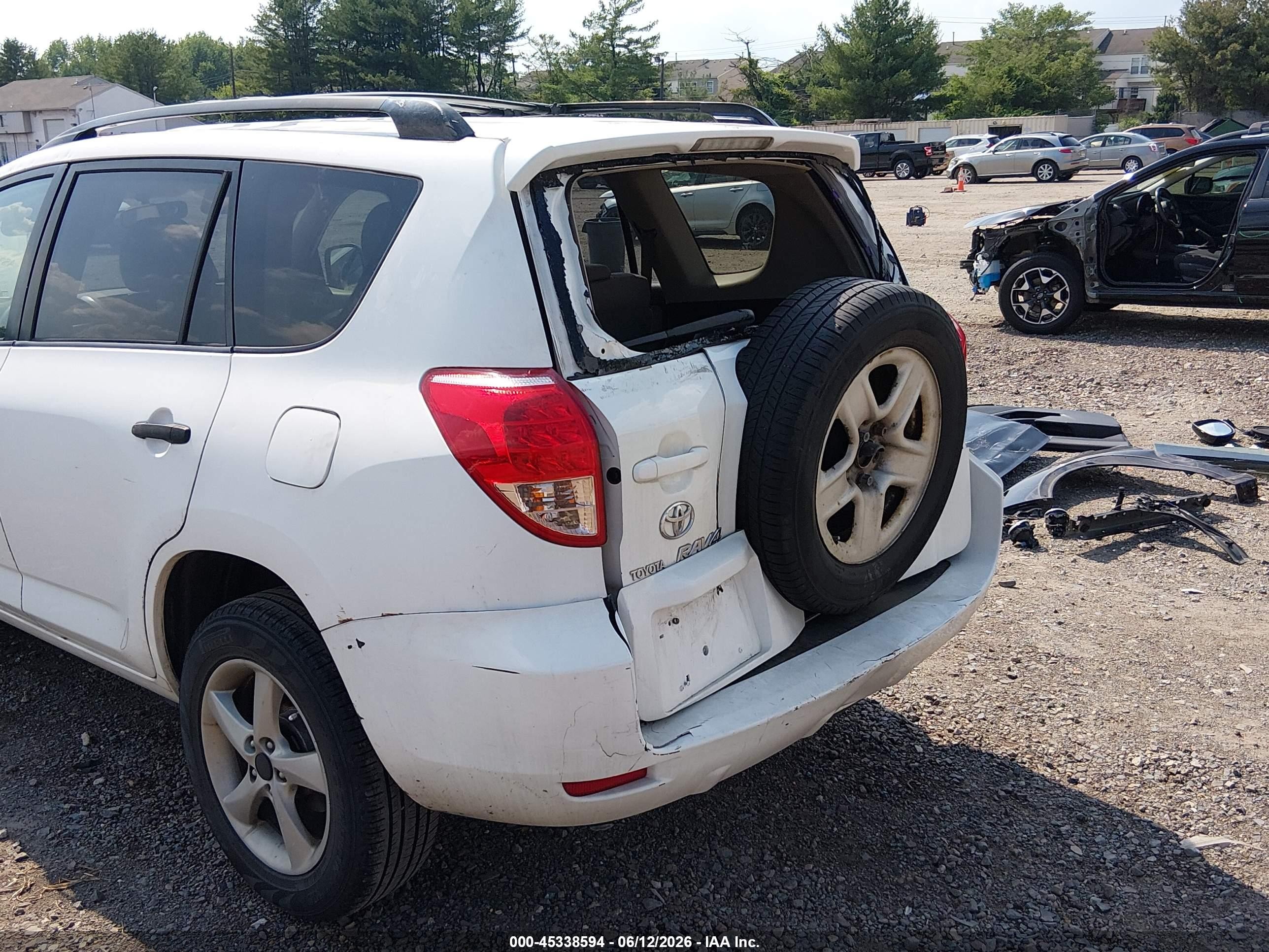 2006 Toyota Rav4   White vin: JTMBD33V066020647