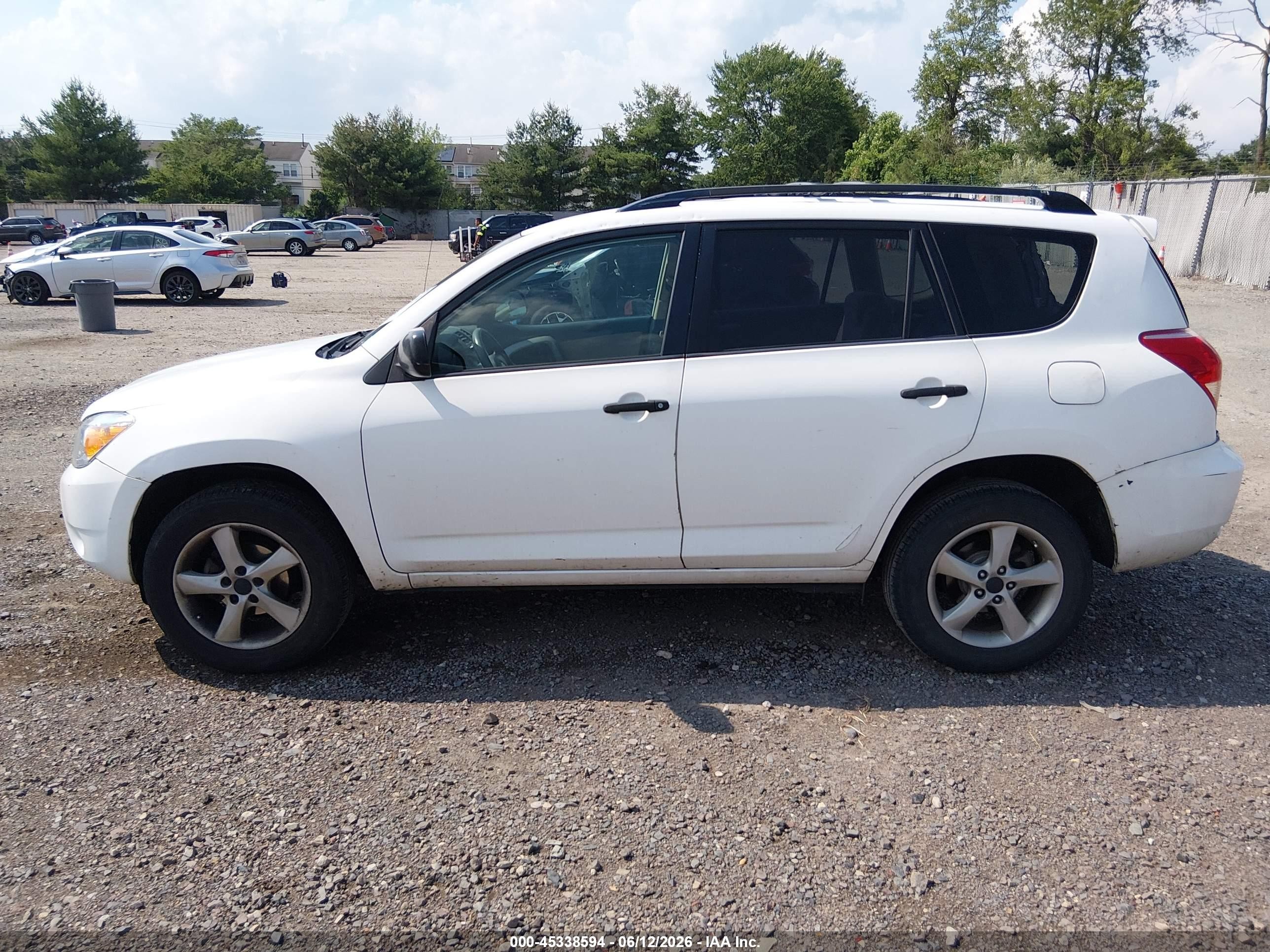 2006 Toyota Rav4   White vin: JTMBD33V066020647