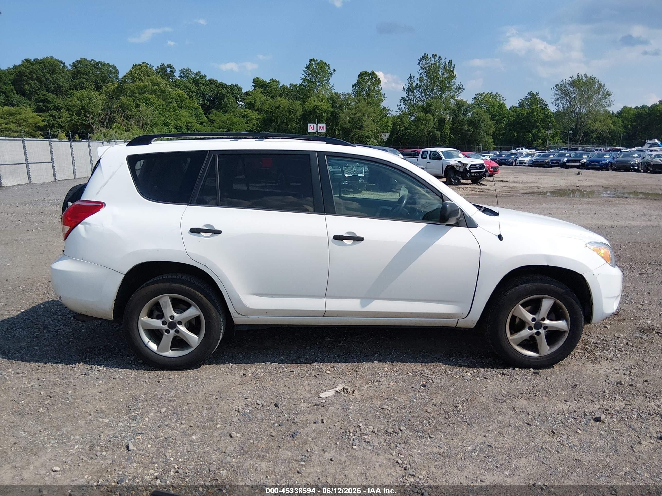 2006 Toyota Rav4   White vin: JTMBD33V066020647