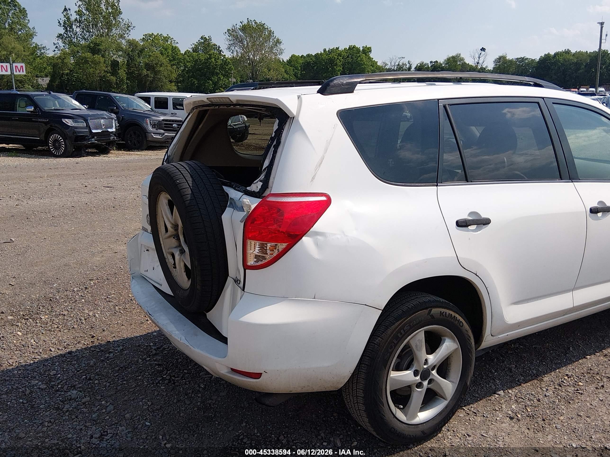 2006 Toyota Rav4   White vin: JTMBD33V066020647