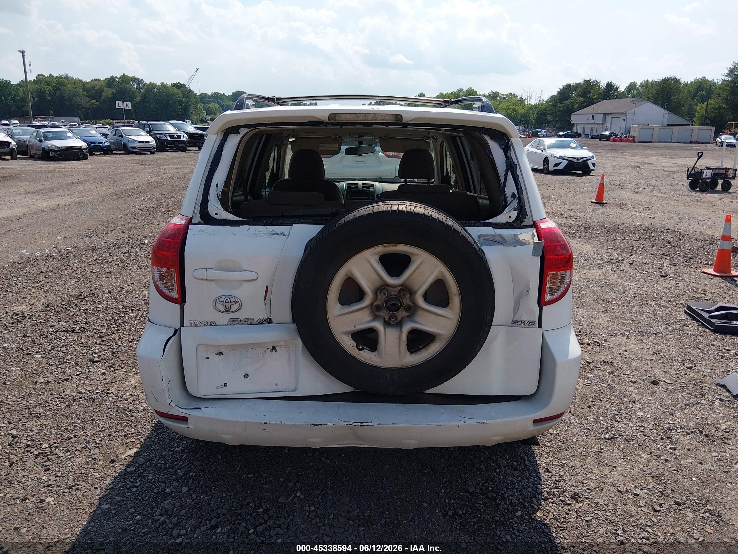 2006 Toyota Rav4   White vin: JTMBD33V066020647