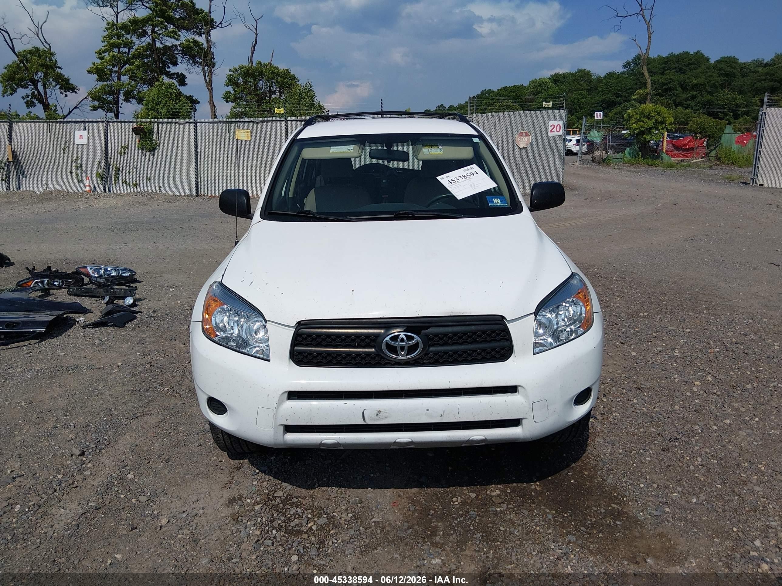 2006 Toyota Rav4   White vin: JTMBD33V066020647