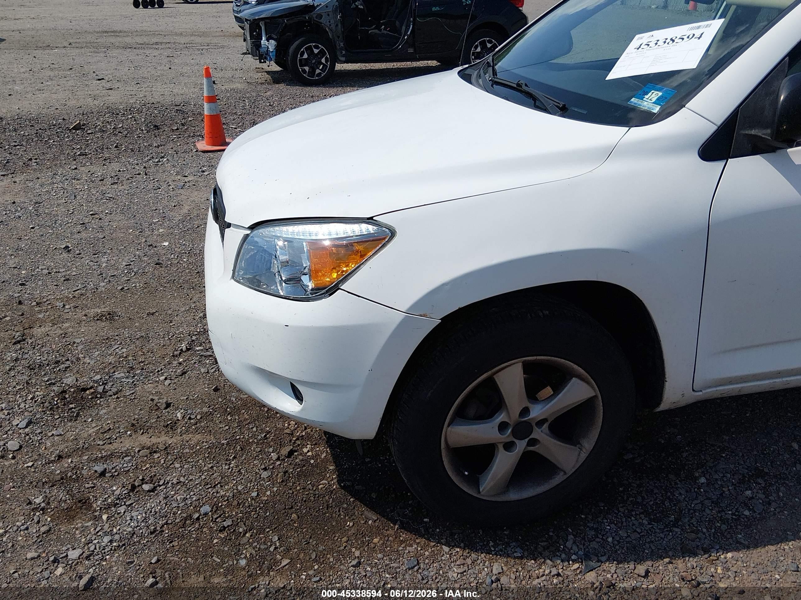 2006 Toyota Rav4   White vin: JTMBD33V066020647