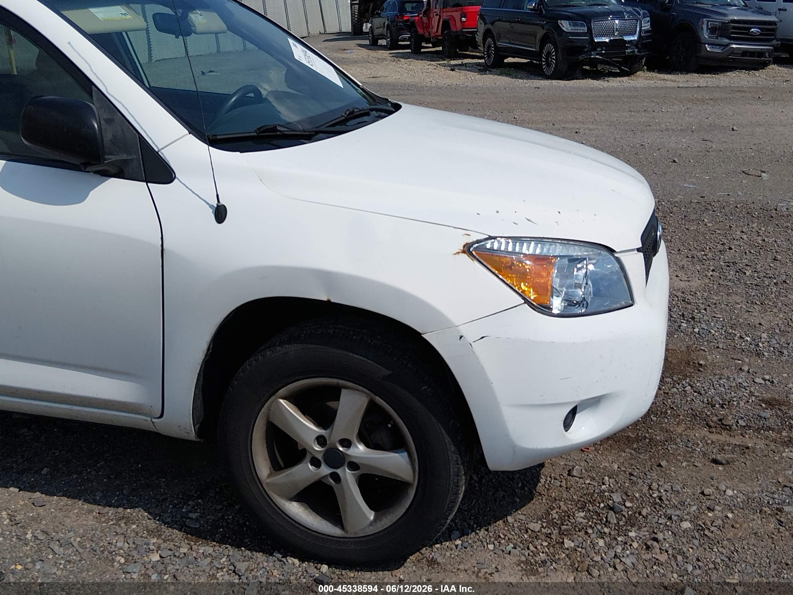2006 Toyota Rav4   White vin: JTMBD33V066020647