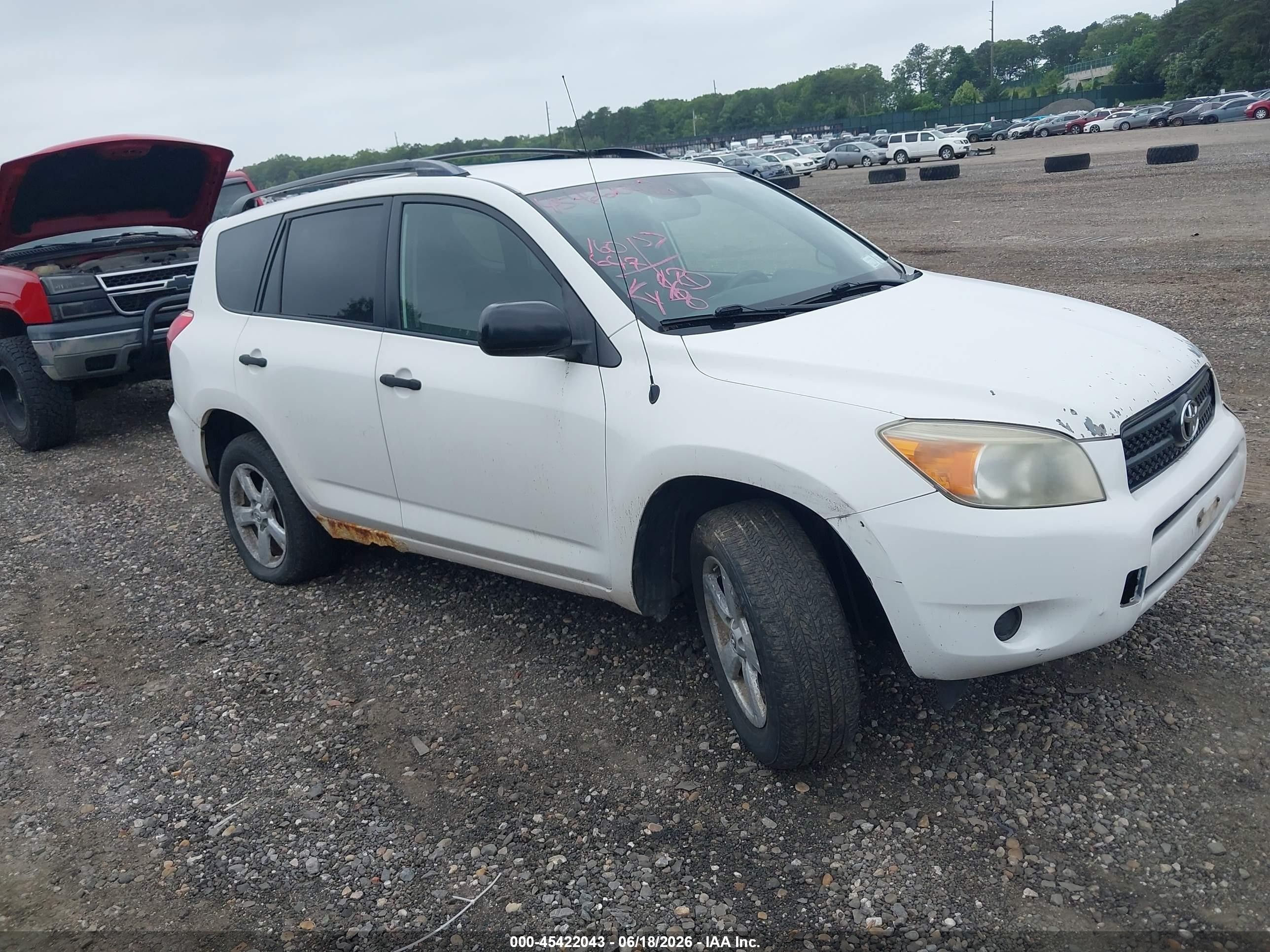 2007 Toyota Rav4   White vin: JTMBD33V075082332