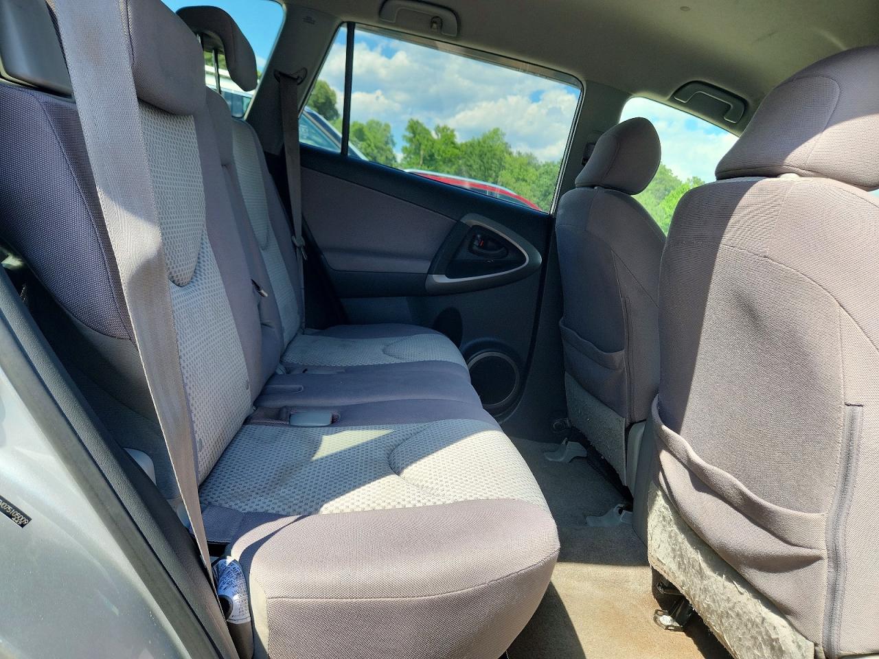 2007 Toyota Rav4 Base Silver vin: JTMBD33V075105009