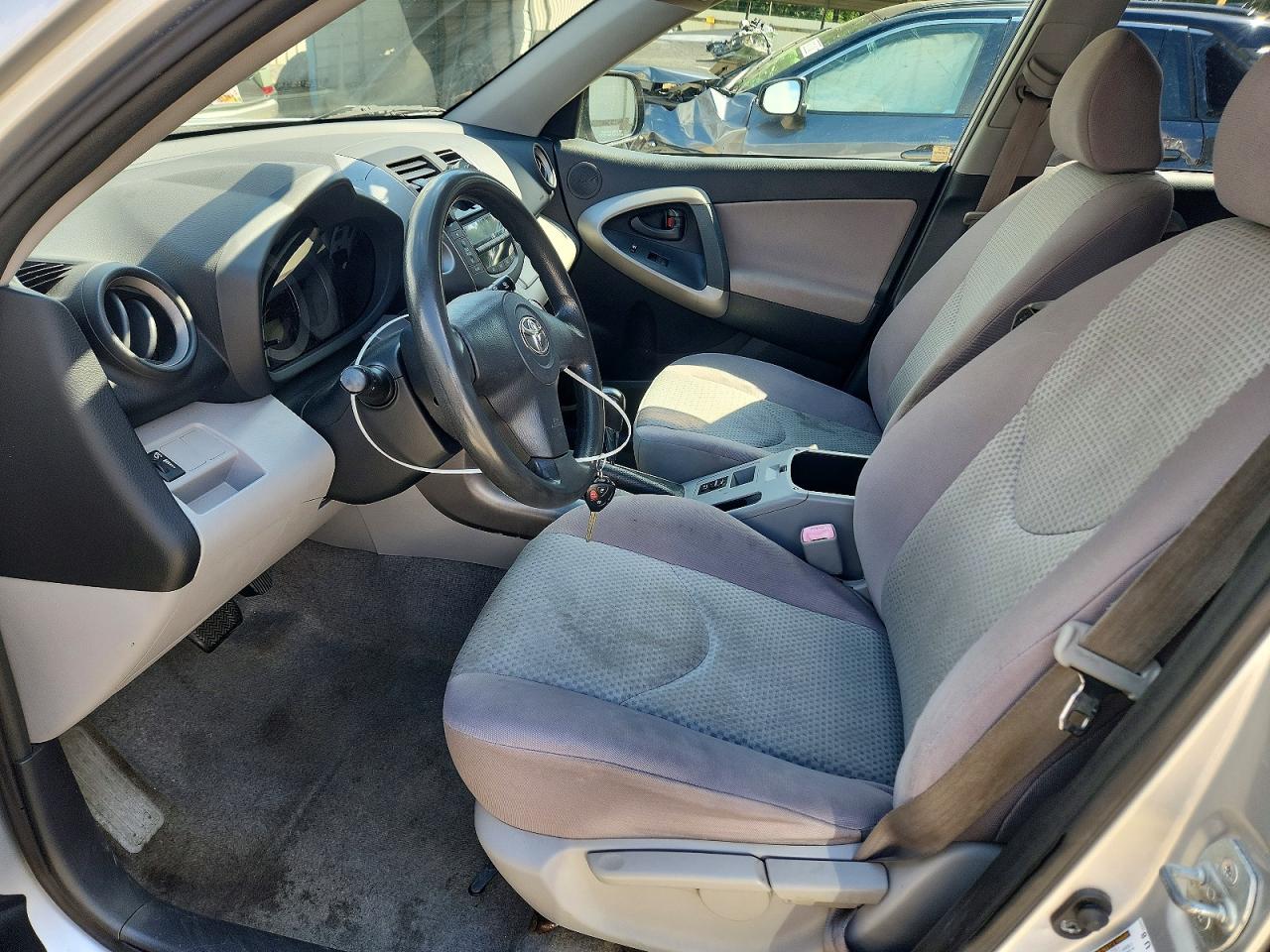 2007 Toyota Rav4 Base Silver vin: JTMBD33V075105009