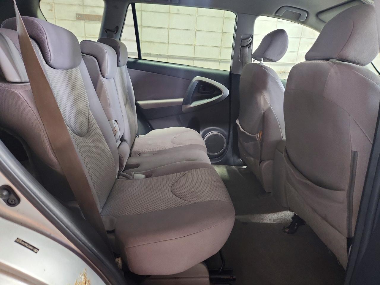 2007 Toyota Rav4 Base Silver vin: JTMBD33V076043458