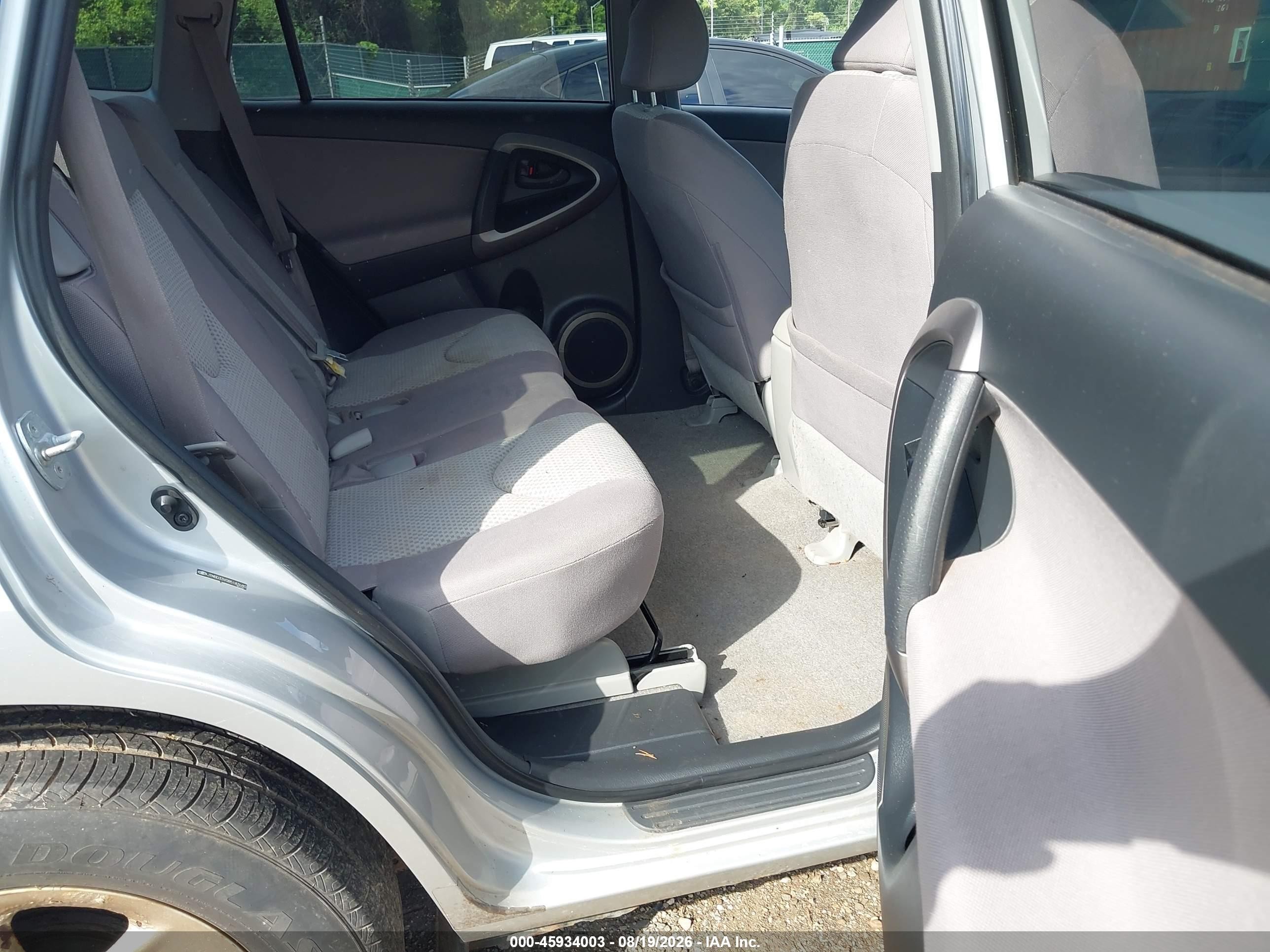 2008 Toyota Rav4   Silver vin: JTMBD33V085183680