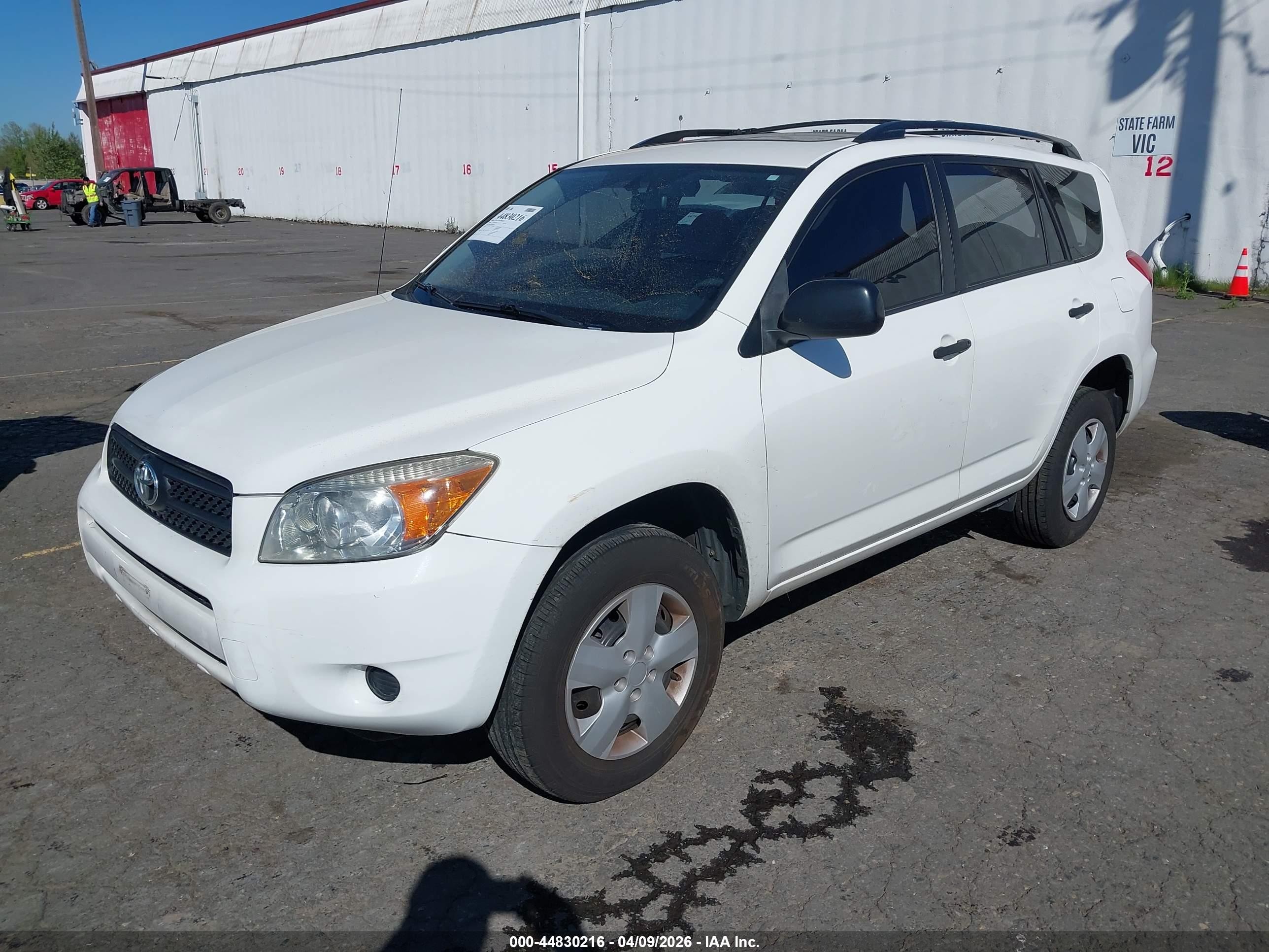 2008 Toyota Rav4   White vin: JTMBD33V085191360