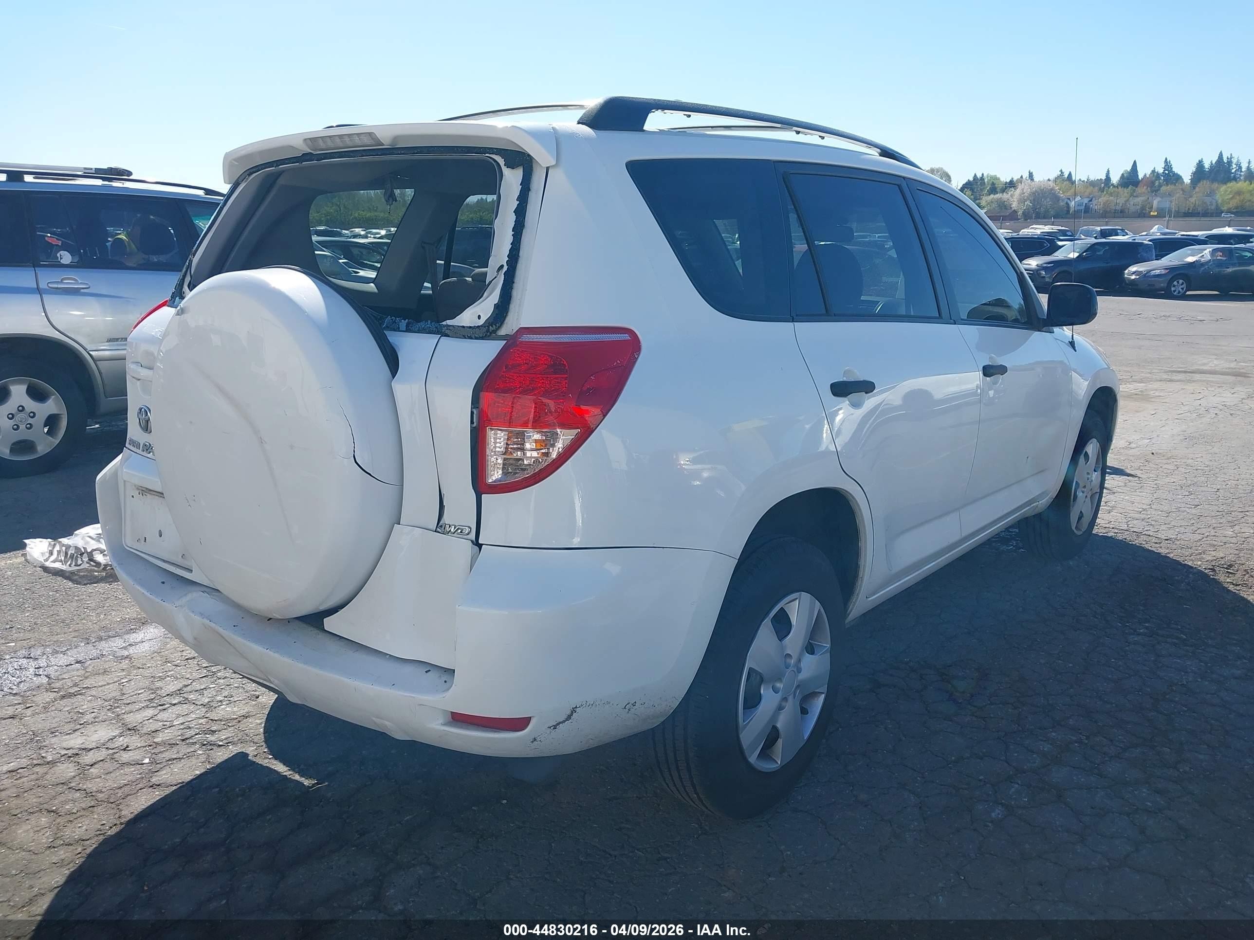 2008 Toyota Rav4   White vin: JTMBD33V085191360