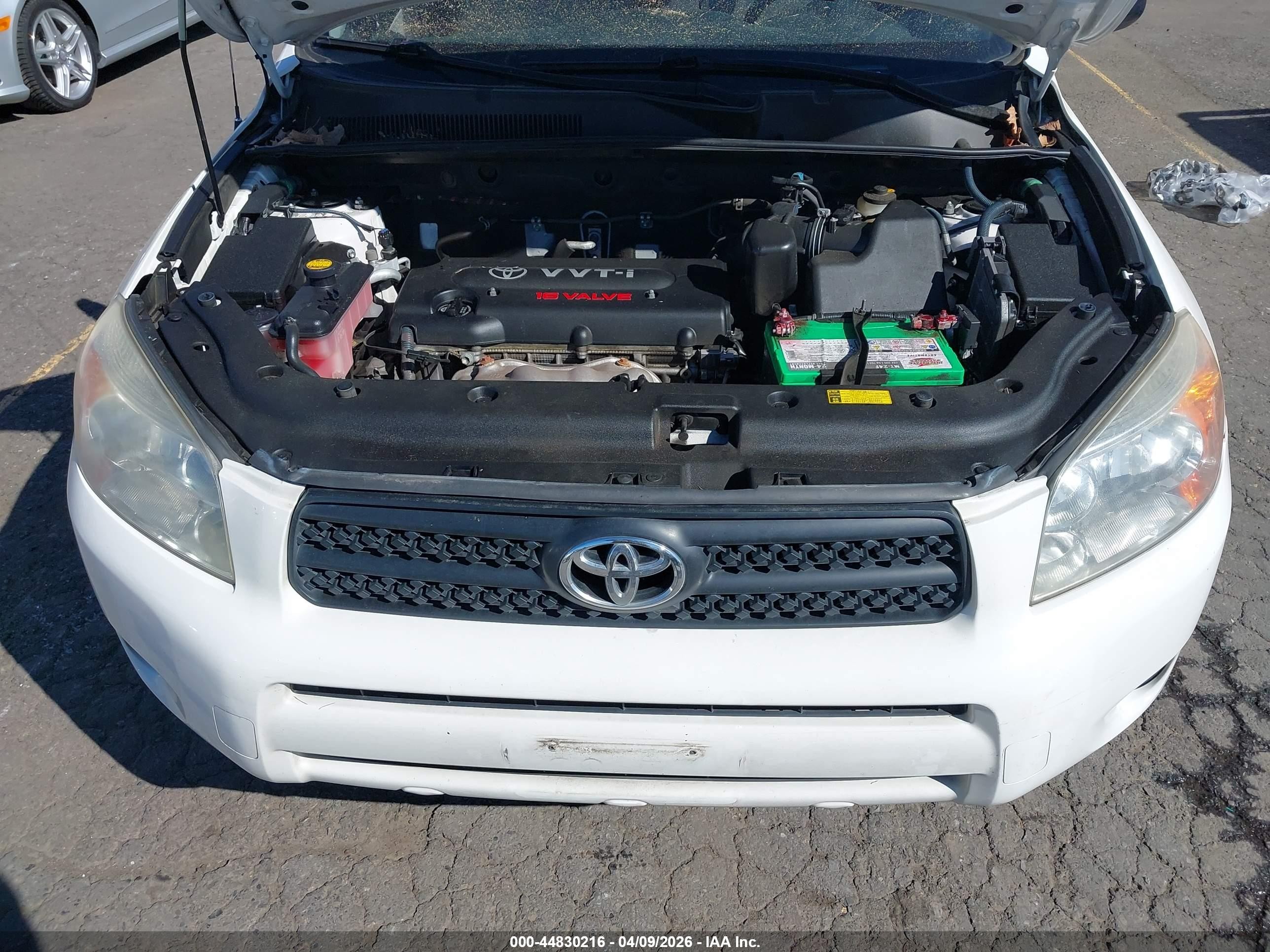 2008 Toyota Rav4   White vin: JTMBD33V085191360