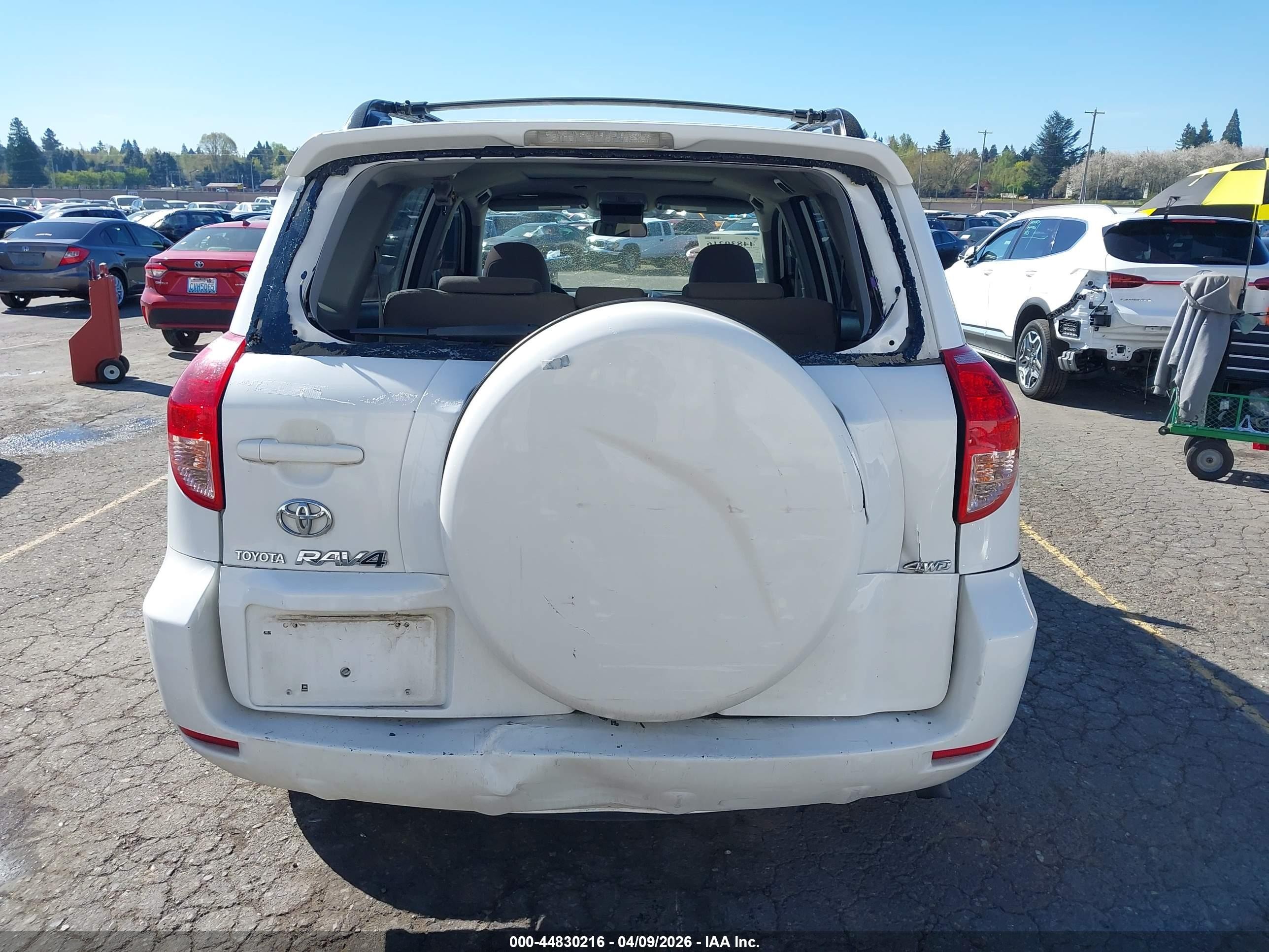 2008 Toyota Rav4   White vin: JTMBD33V085191360