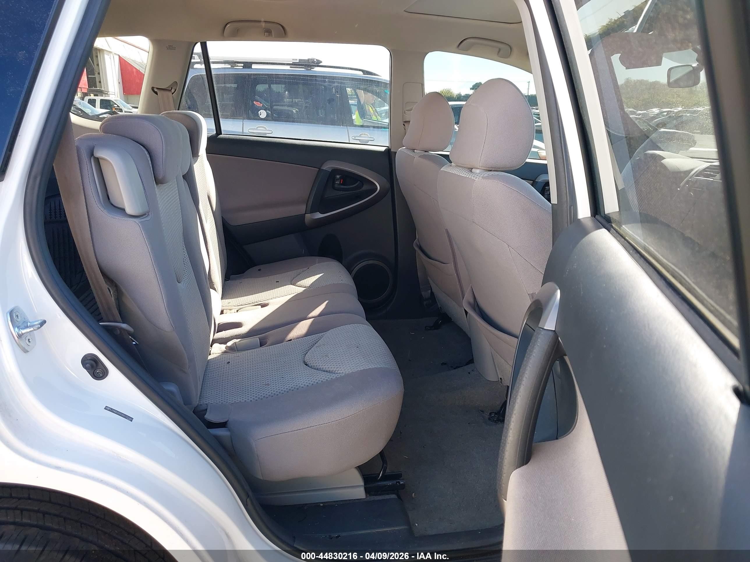 2008 Toyota Rav4   White vin: JTMBD33V085191360