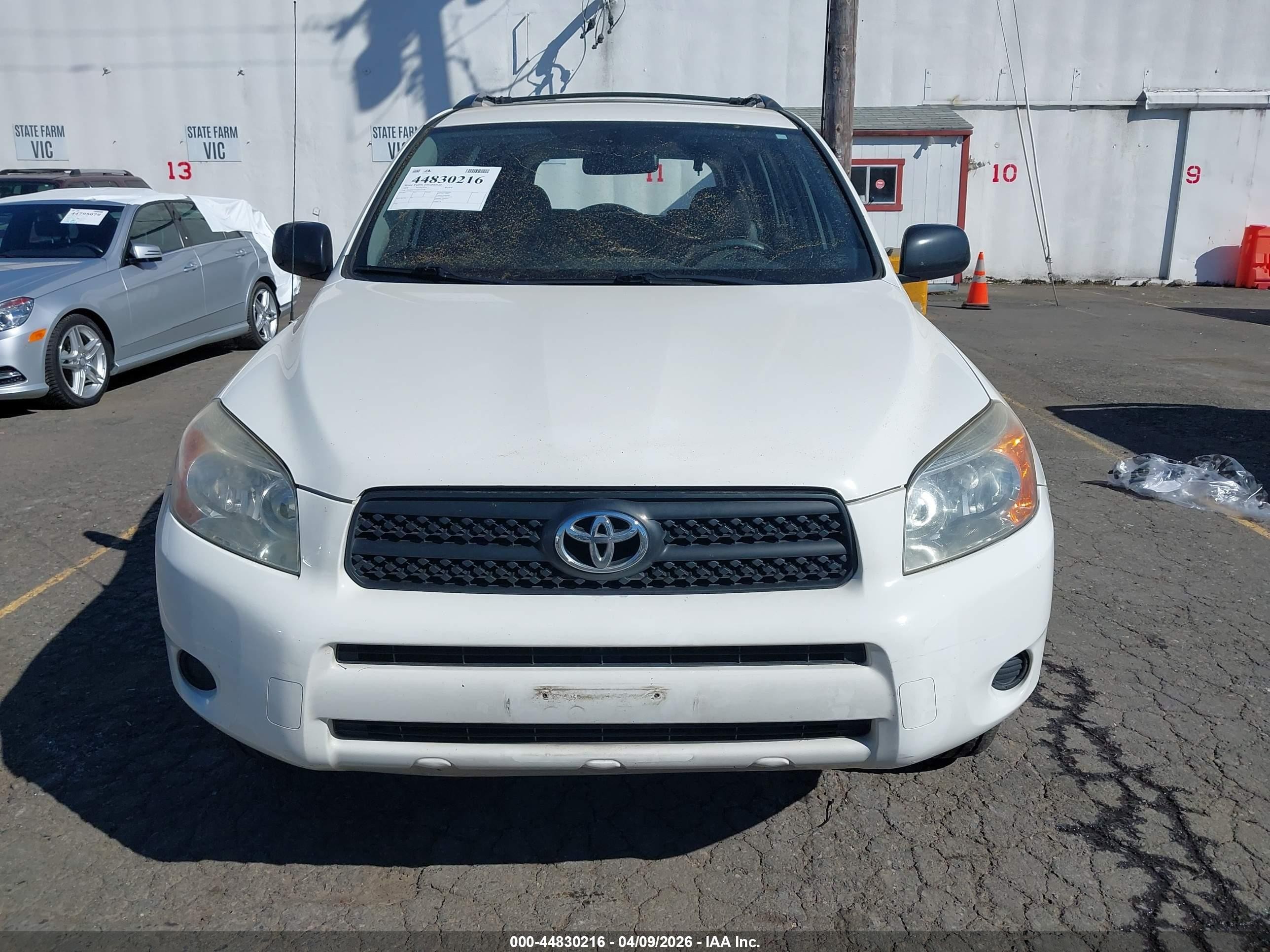 2008 Toyota Rav4   White vin: JTMBD33V085191360