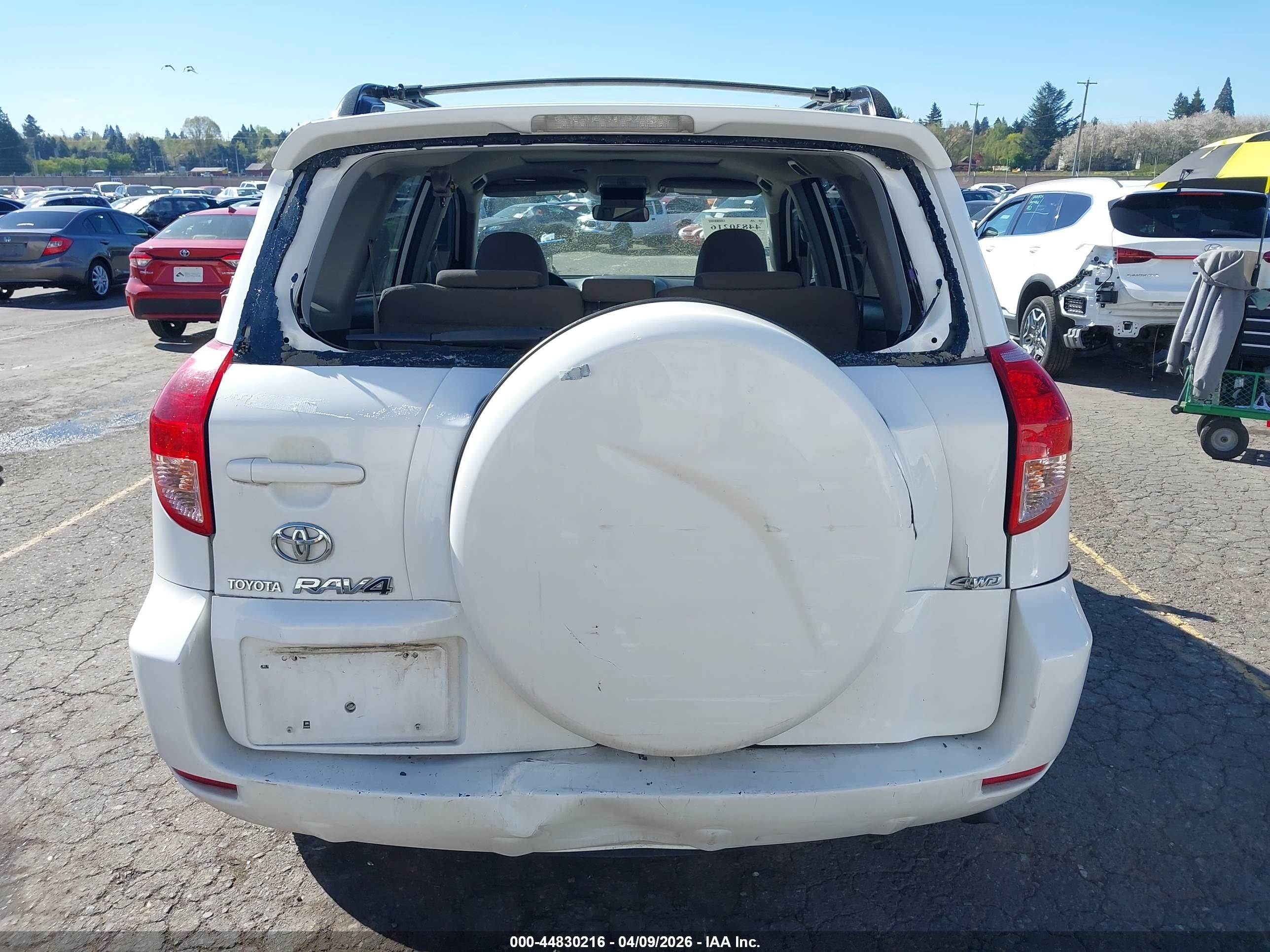 2008 Toyota Rav4   White vin: JTMBD33V085191360