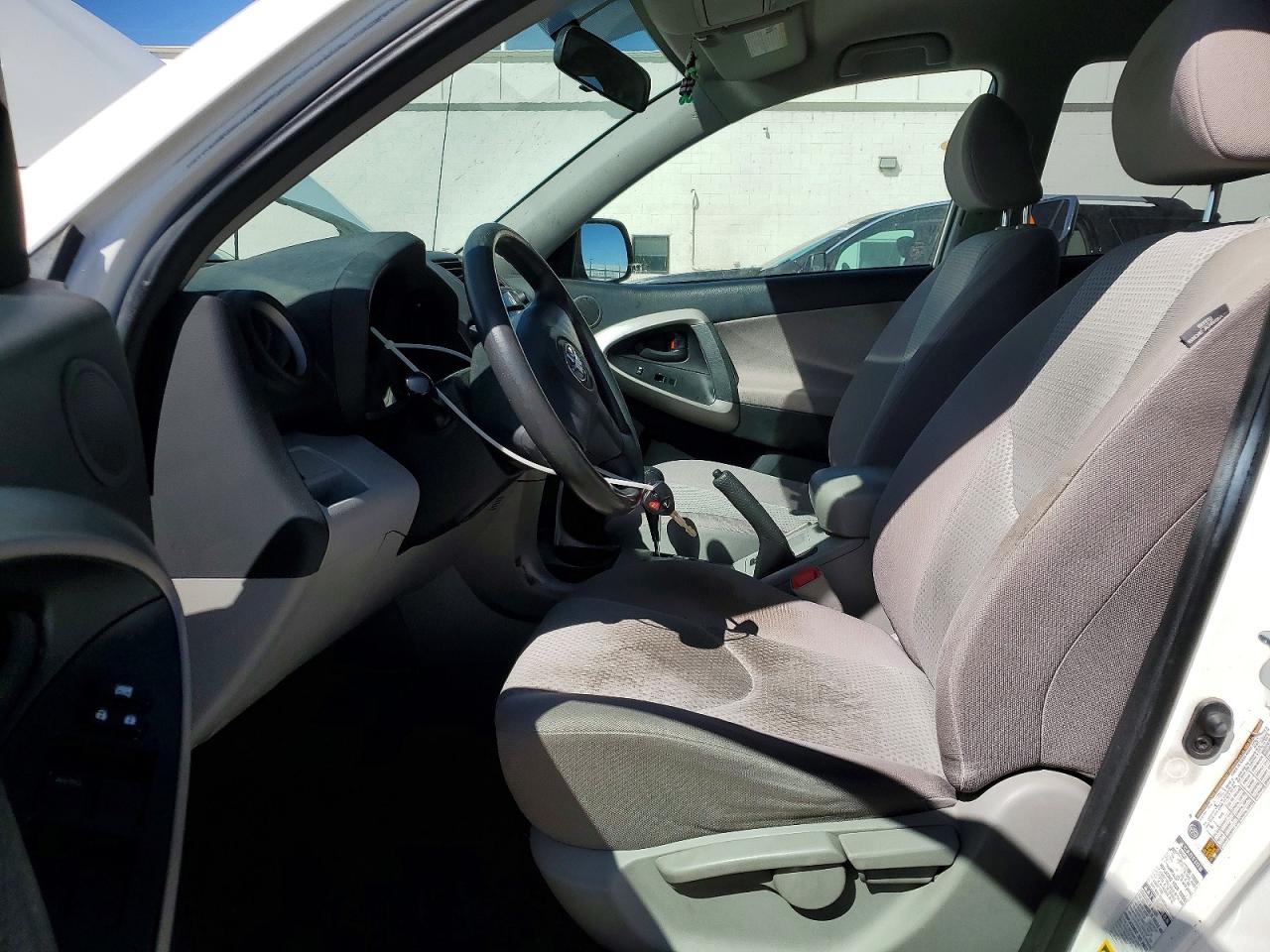 2008 Toyota Rav4 Base Белый vin: JTMBD33V085192010