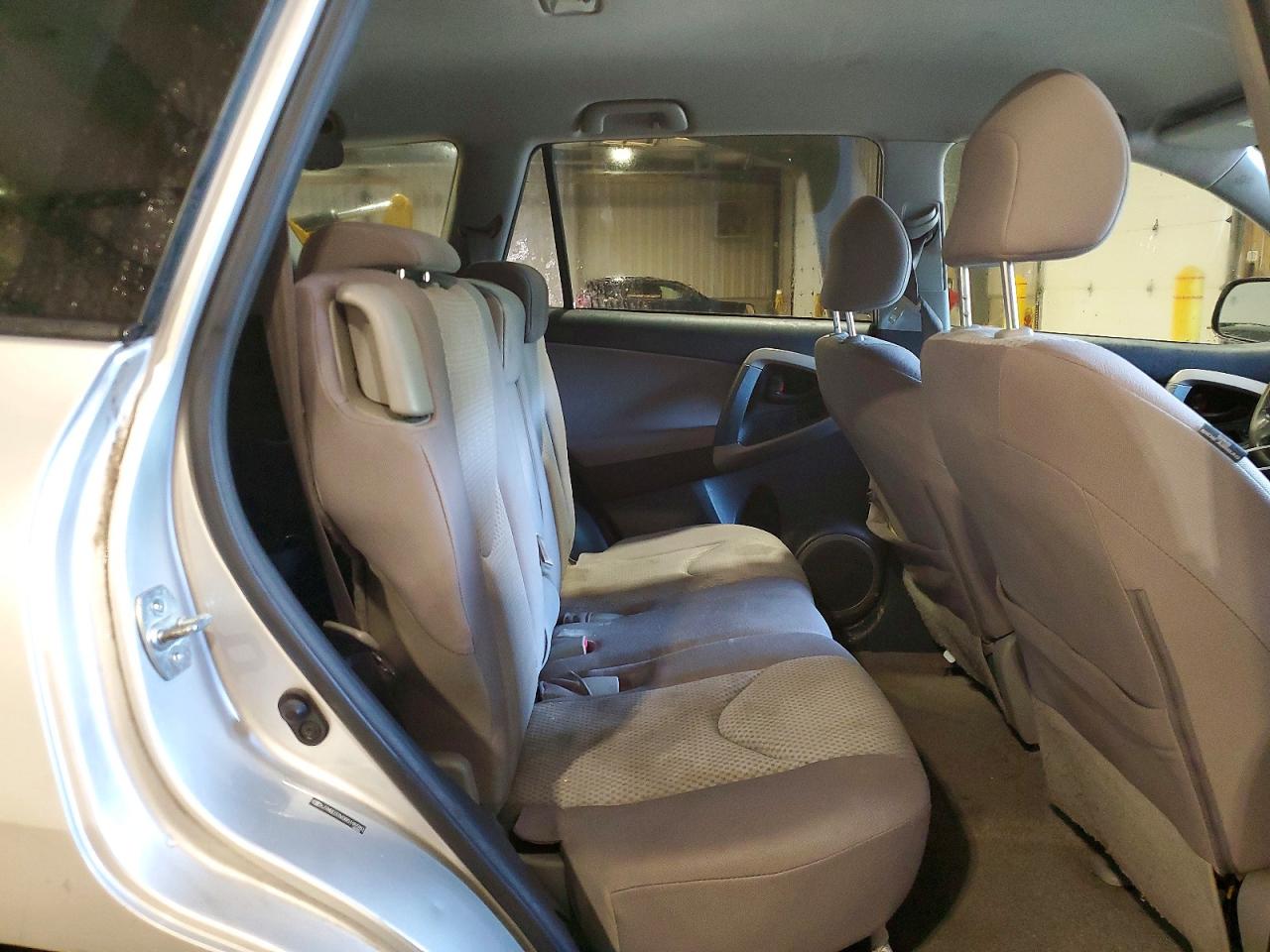 2008 Toyota Rav4 Base Silver vin: JTMBD33V085199281