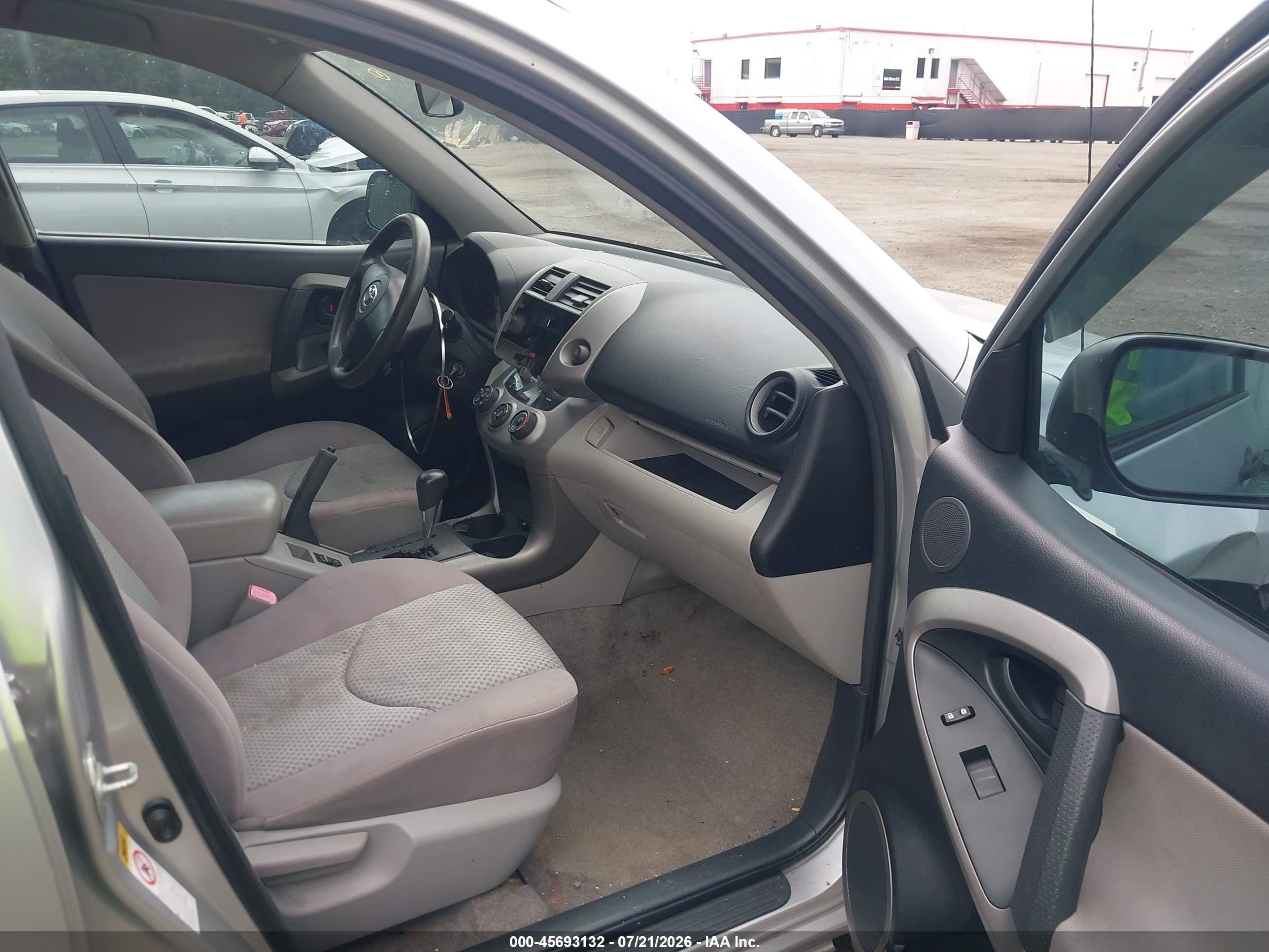 2008 Toyota Rav4   Серебряный vin: JTMBD33V086063484