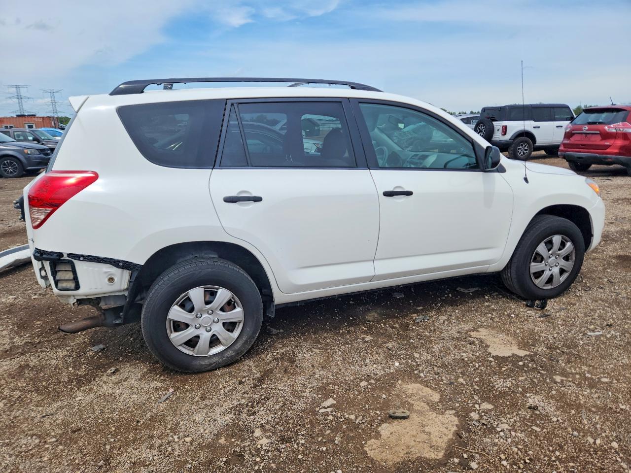 2008 Toyota Rav4 Base White vin: JTMBD33V086065591