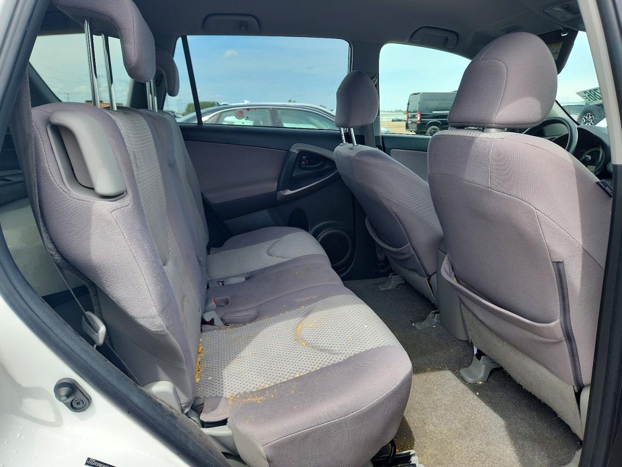 2008 Toyota Rav4 Base White vin: JTMBD33V086065591