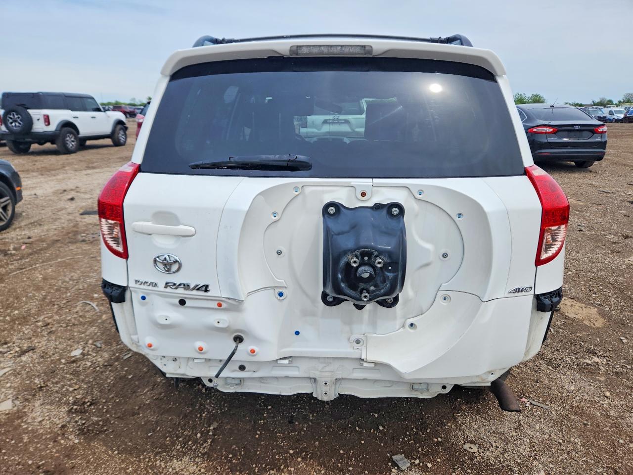 2008 Toyota Rav4 Base White vin: JTMBD33V086065591