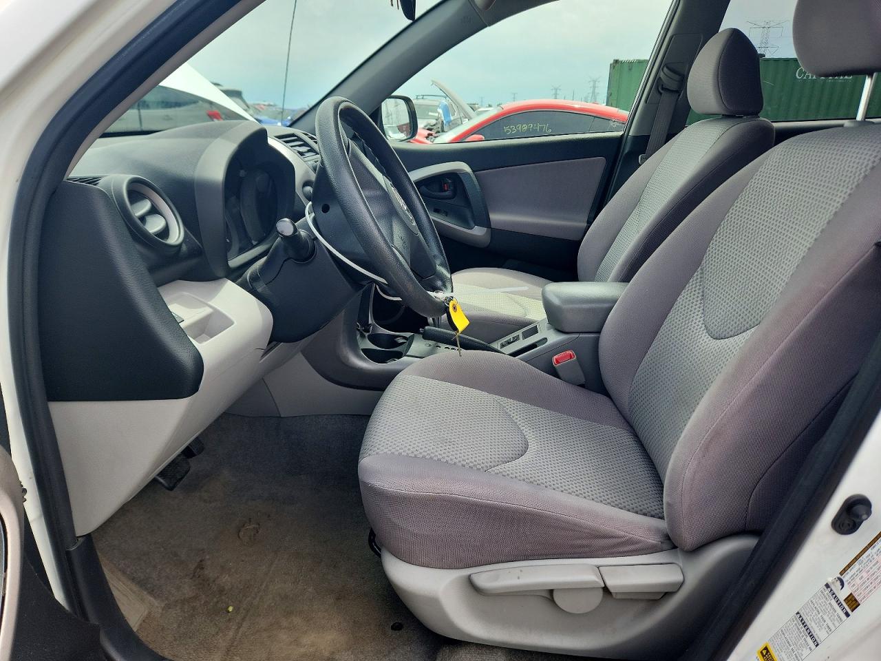 2008 Toyota Rav4 Base White vin: JTMBD33V086065591