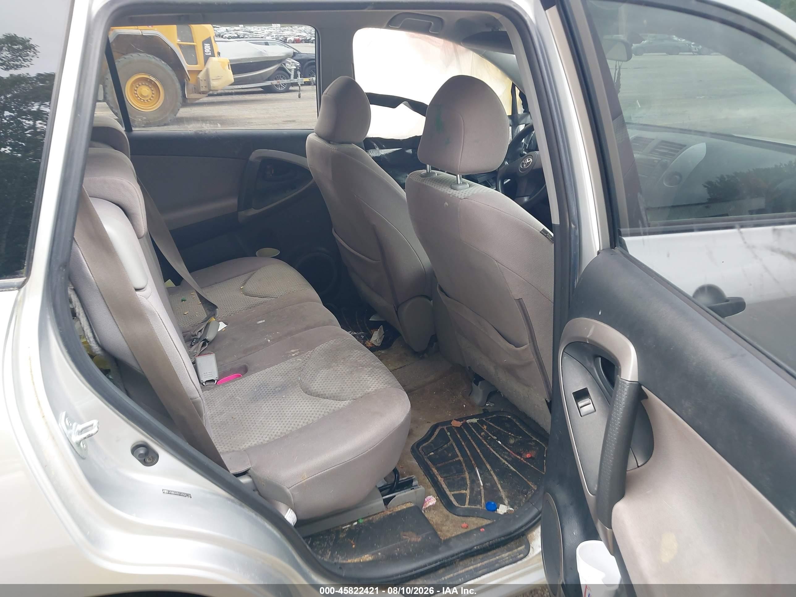 2006 Toyota Rav4   Silver vin: JTMBD33V165041741