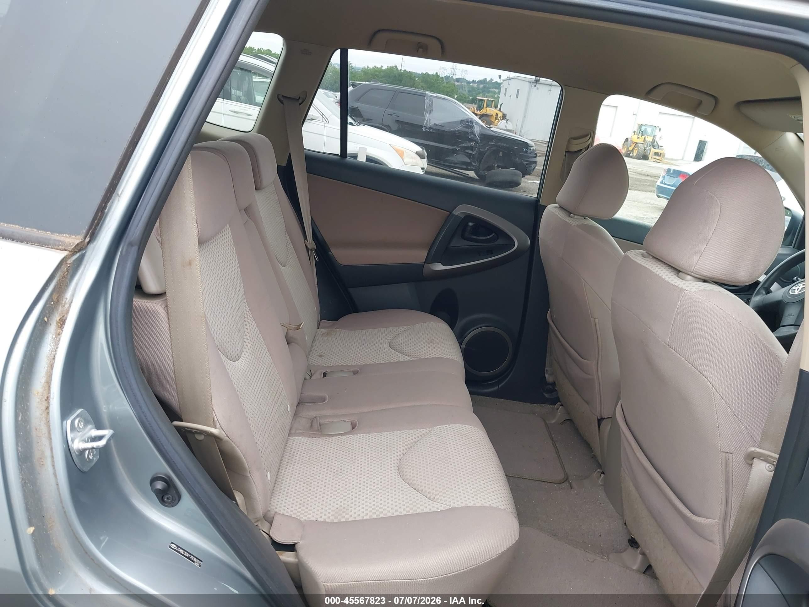 2007 Toyota Rav4   Silver vin: JTMBD33V175083070